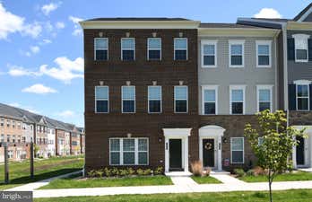 Townhouse at 41 GREEN DOME PLACE