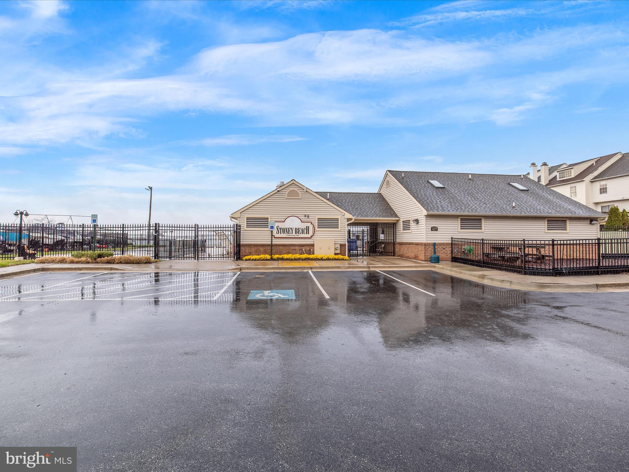 STONEY BEACH - Residential
