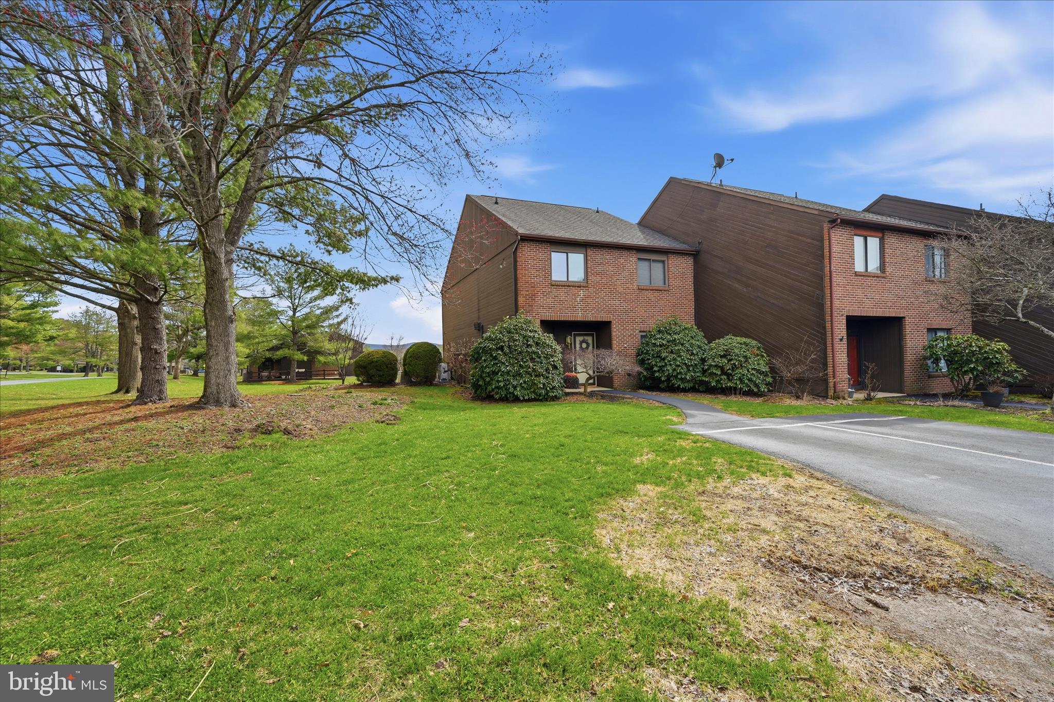 PINEBROOK - Residential