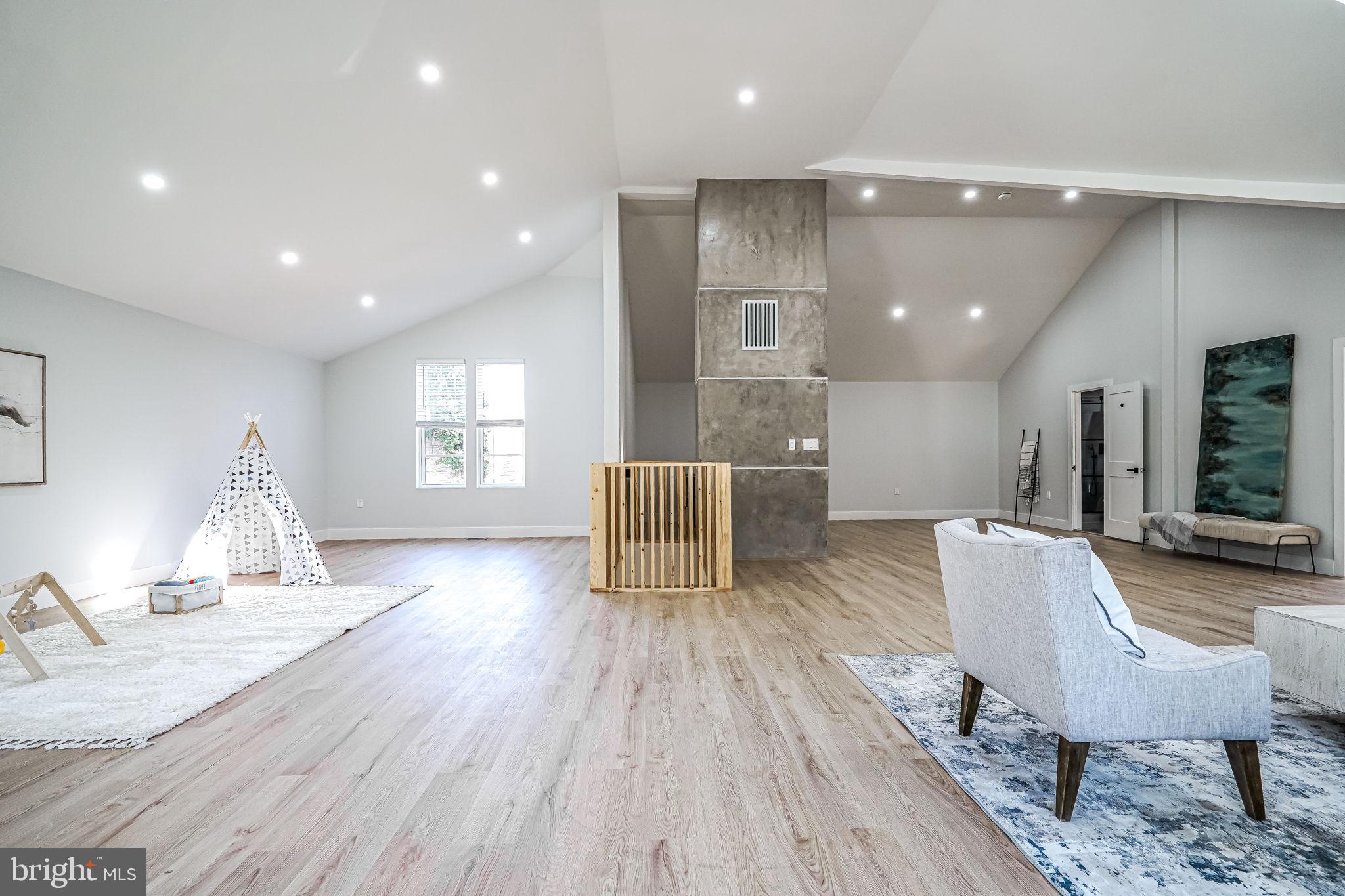 BERKSHIRE OAKWOOD - Residential