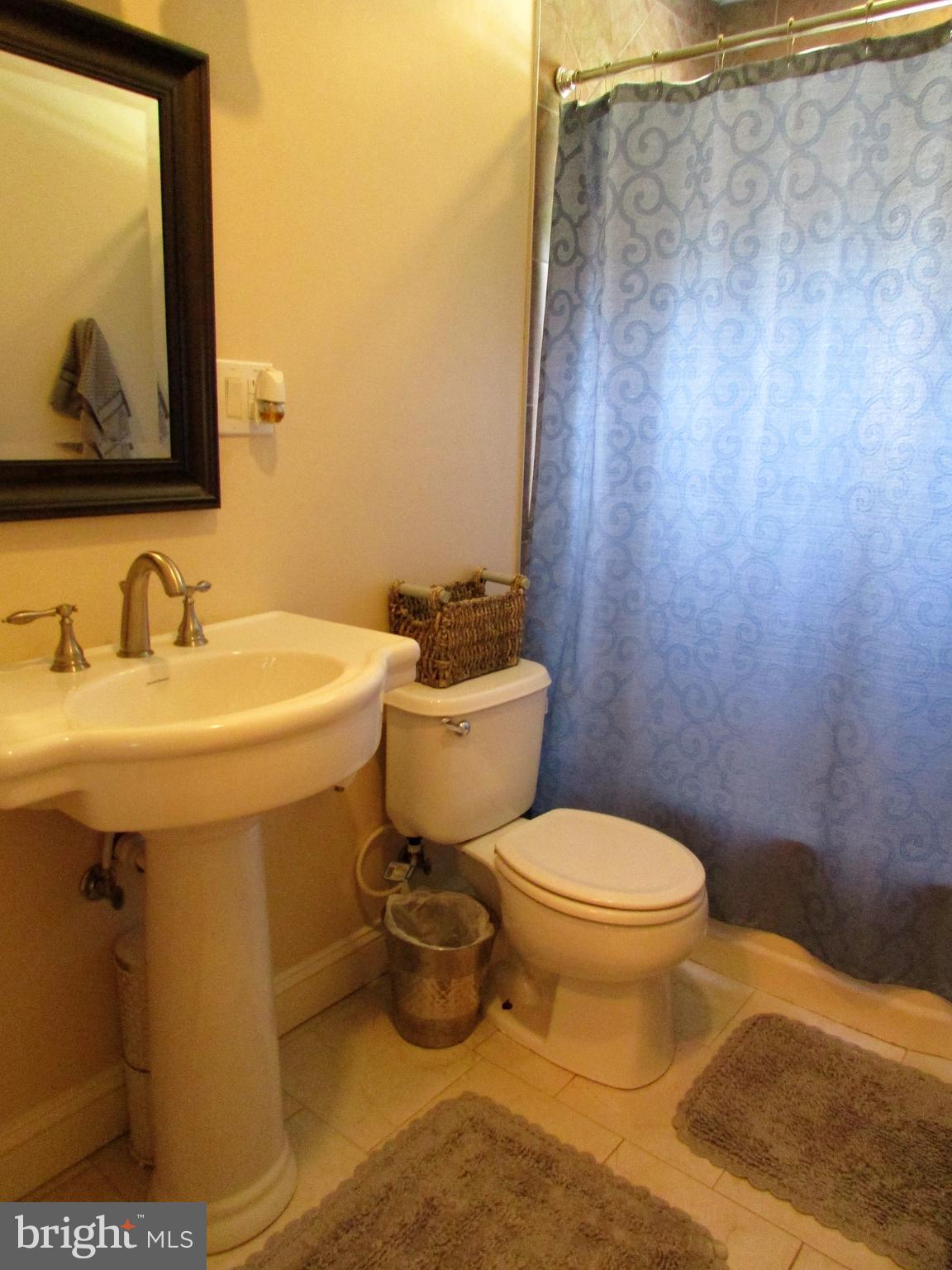 SUNNYSIDE/VASQUEZ - Residential Lease