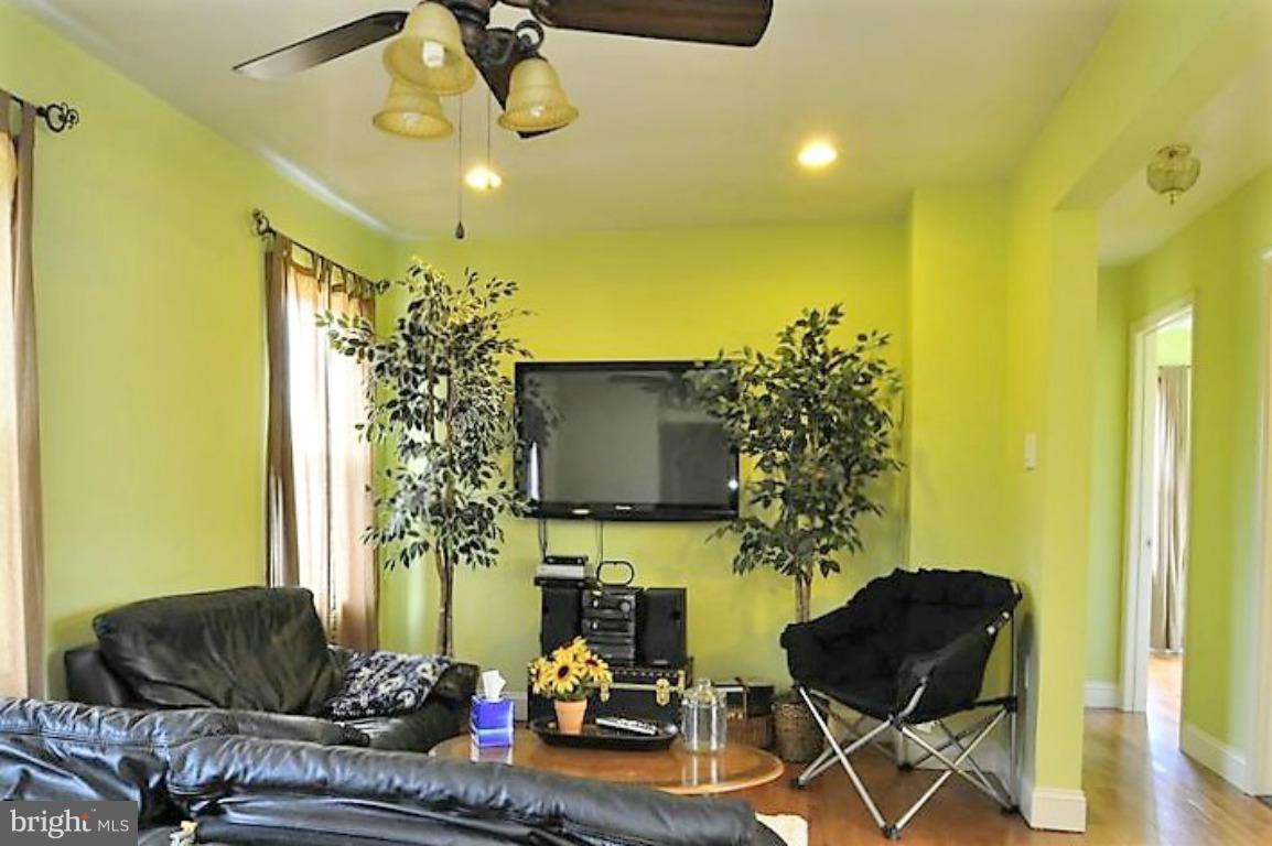 SUNNYSIDE/VASQUEZ - Residential Lease