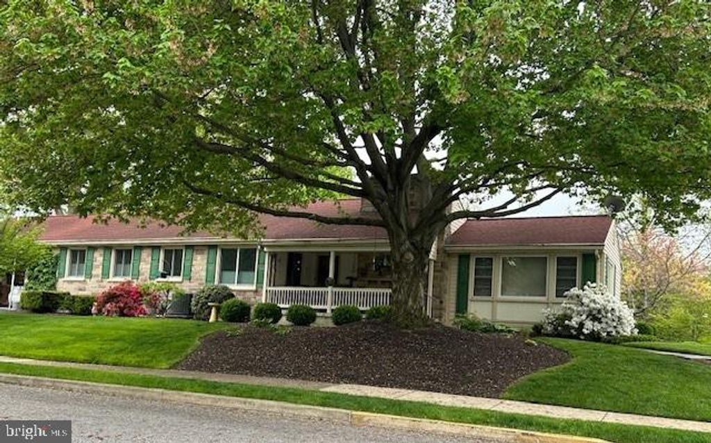 Photo of 102 E Third Avenue, LITITZ, PA 17543 (MLS # PALA2087260)