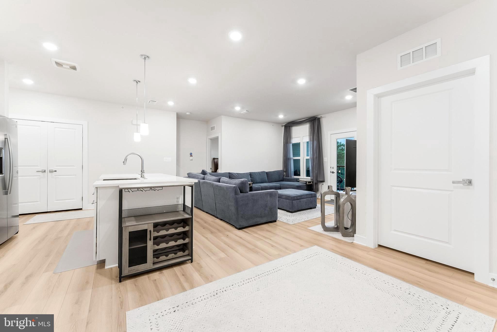 WOODLAND PARK STATION - Residential Lease