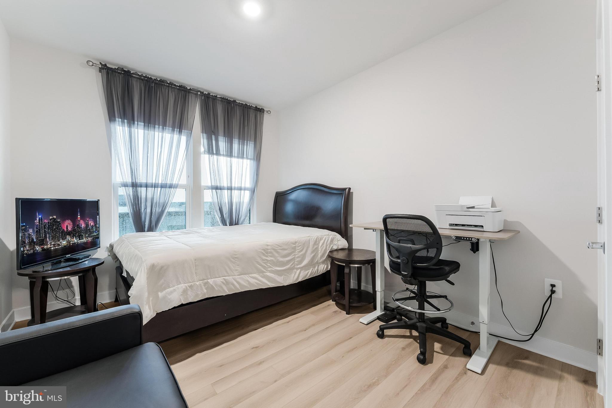 WOODLAND PARK STATION - Residential Lease