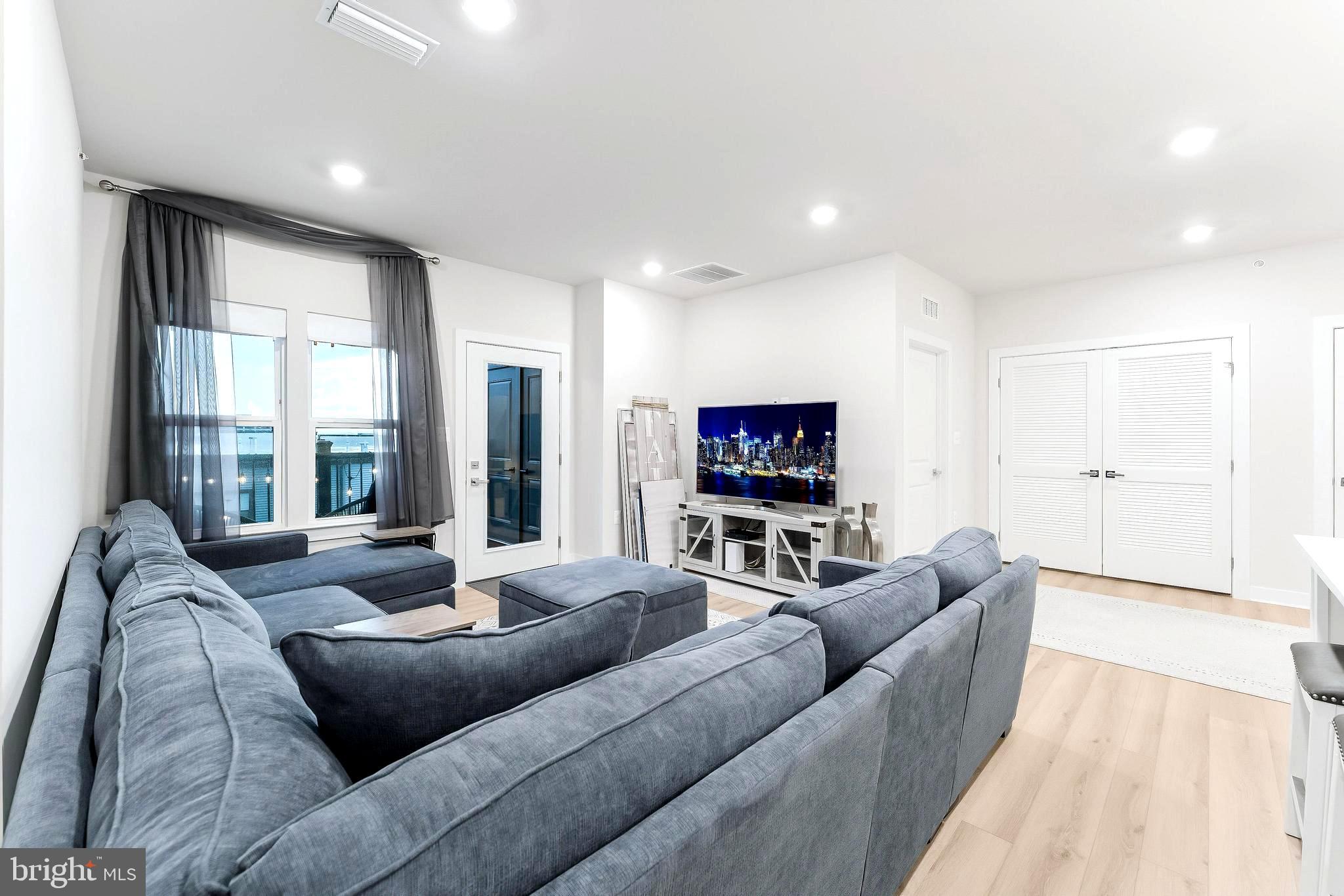 WOODLAND PARK STATION - Residential Lease