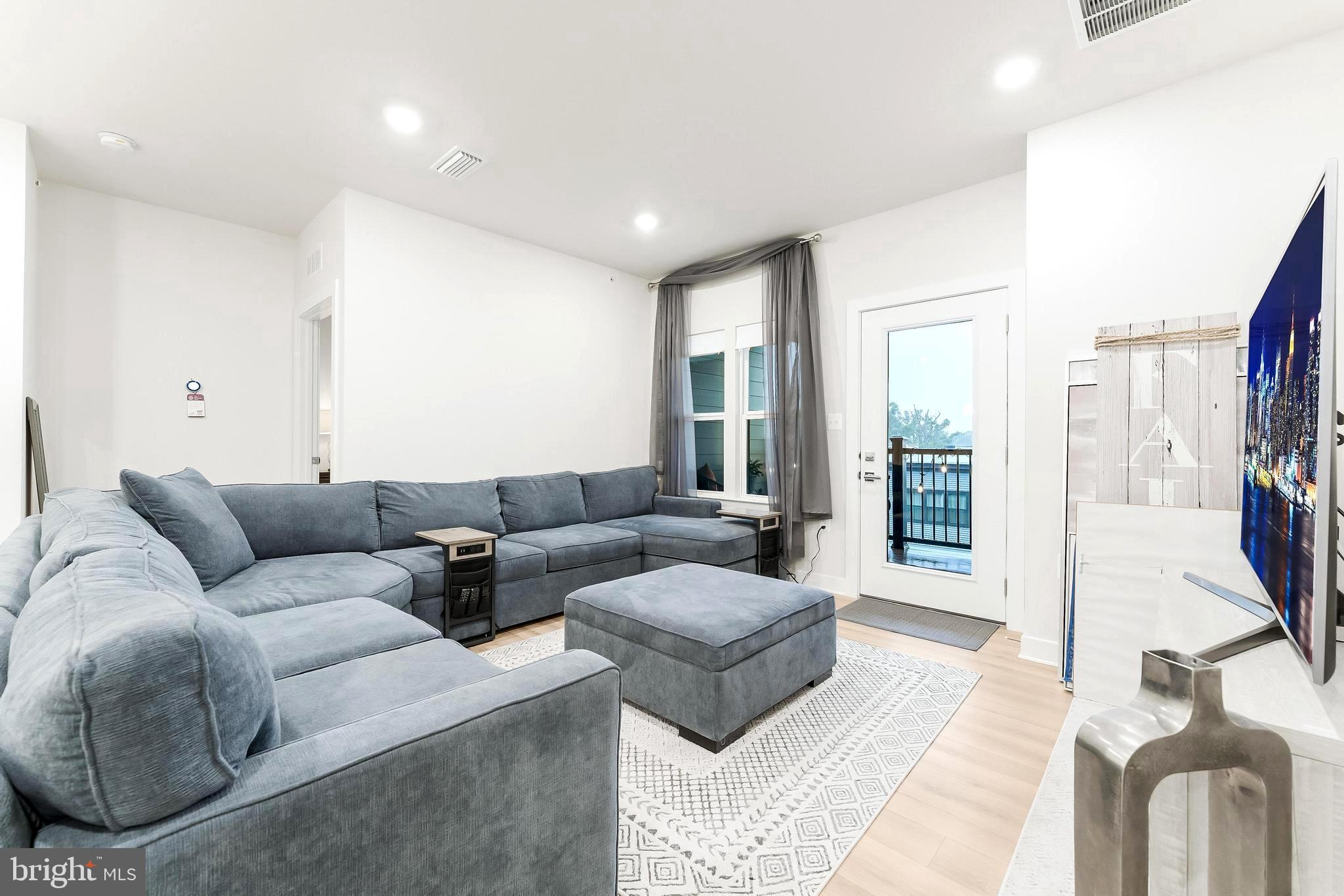 WOODLAND PARK STATION - Residential Lease