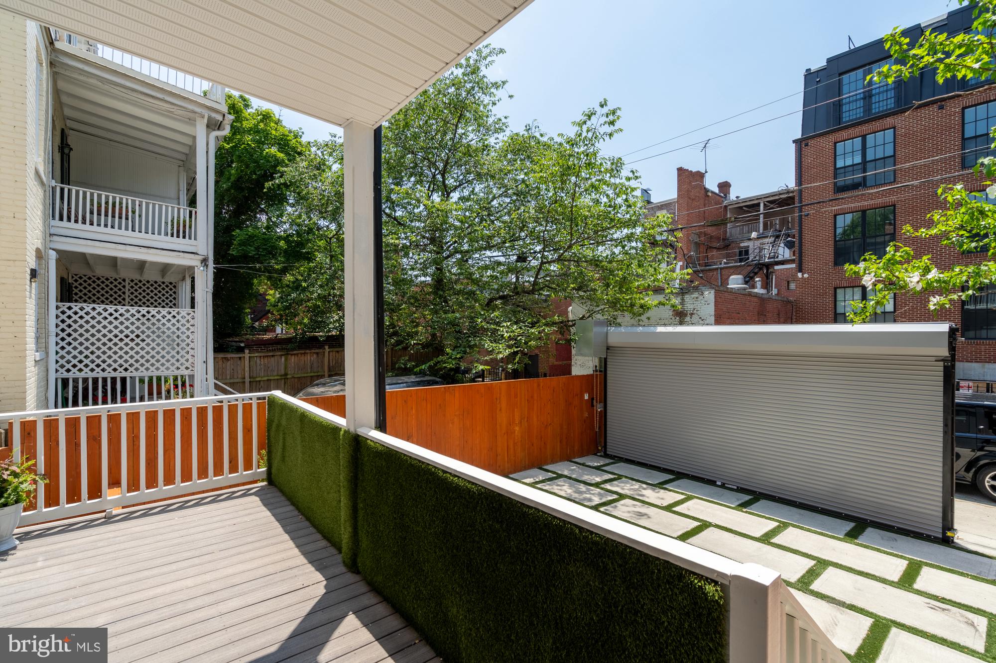 WOODLEY PARK - Residential