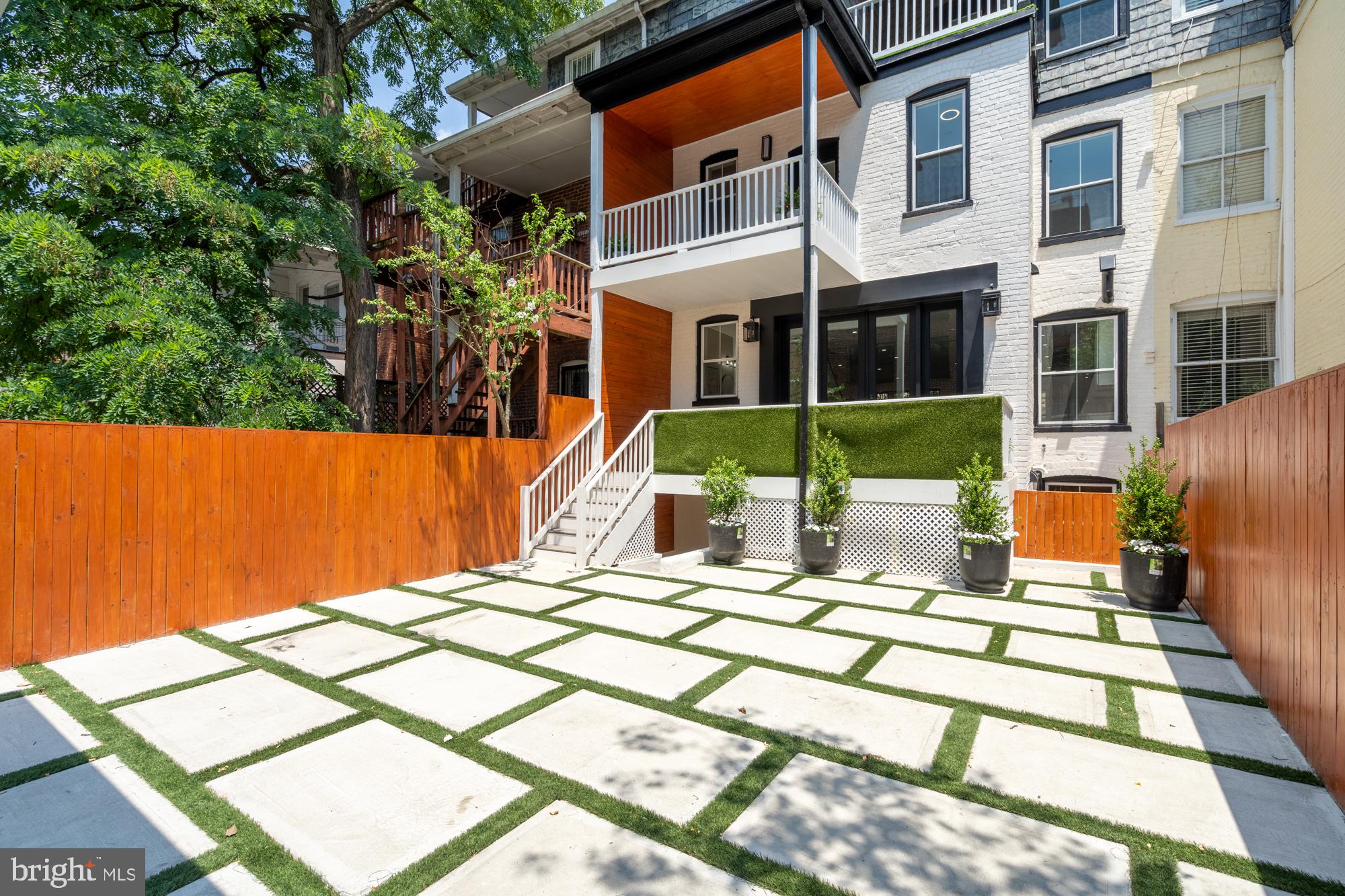 WOODLEY PARK - Residential