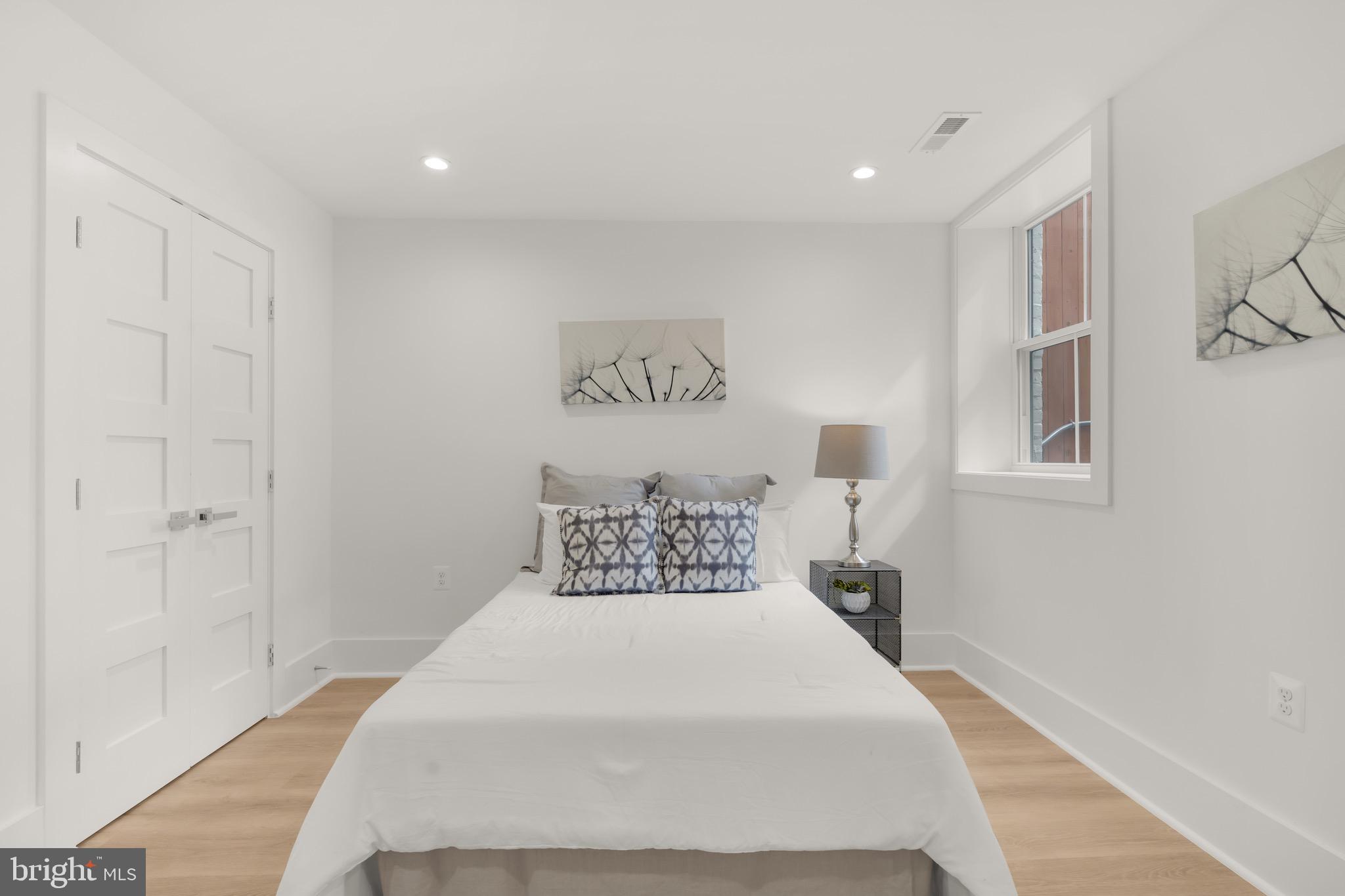 WOODLEY PARK - Residential