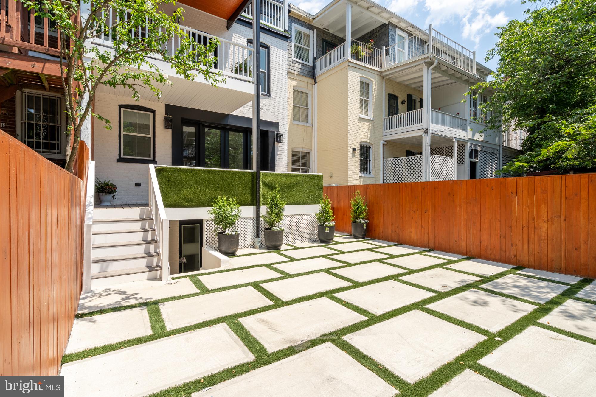 WOODLEY PARK - Residential