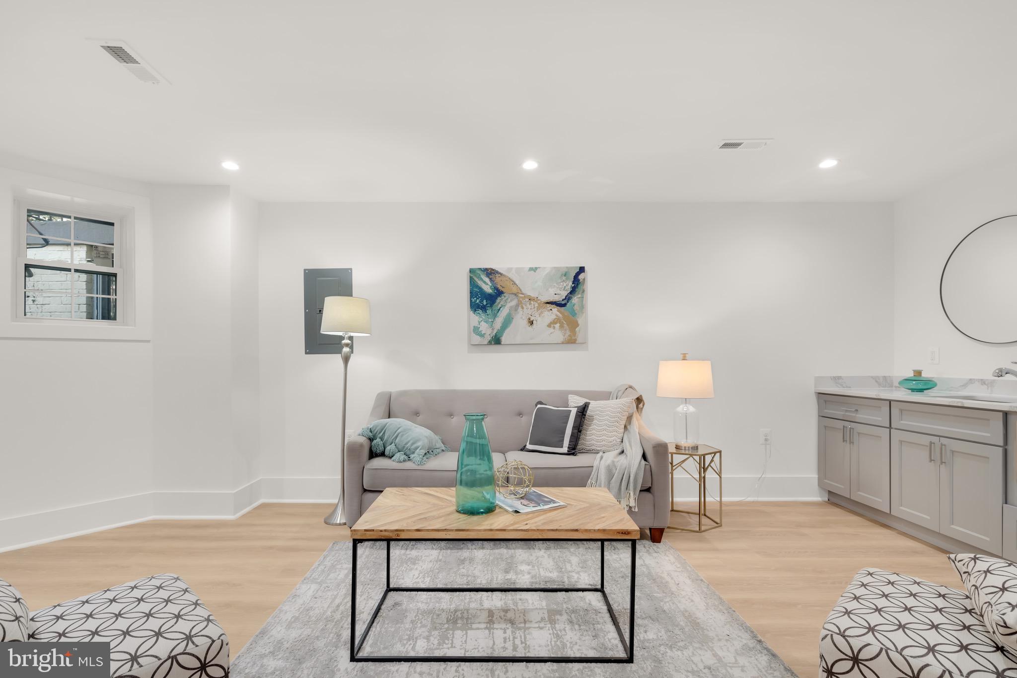WOODLEY PARK - Residential