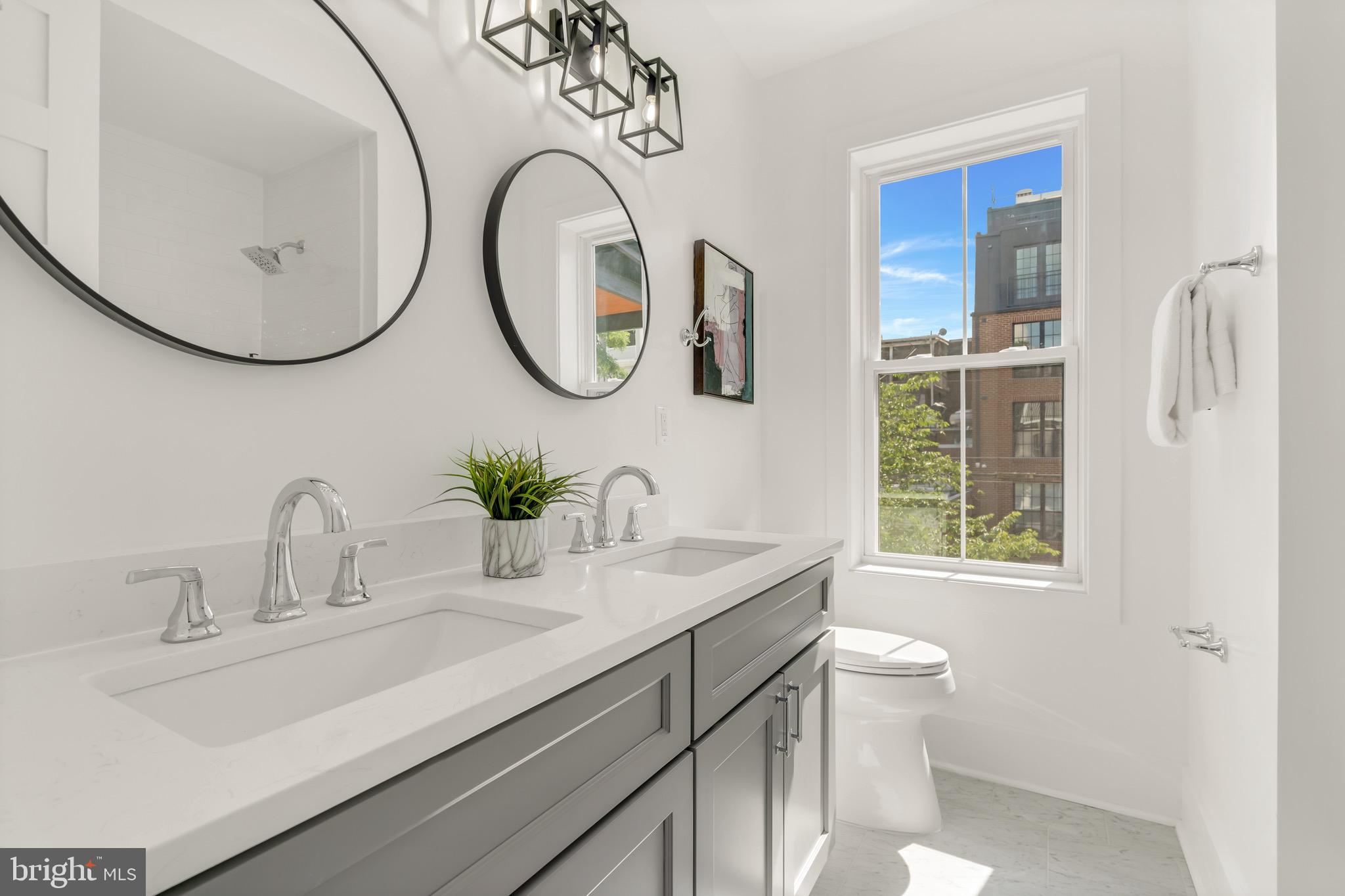 WOODLEY PARK - Residential