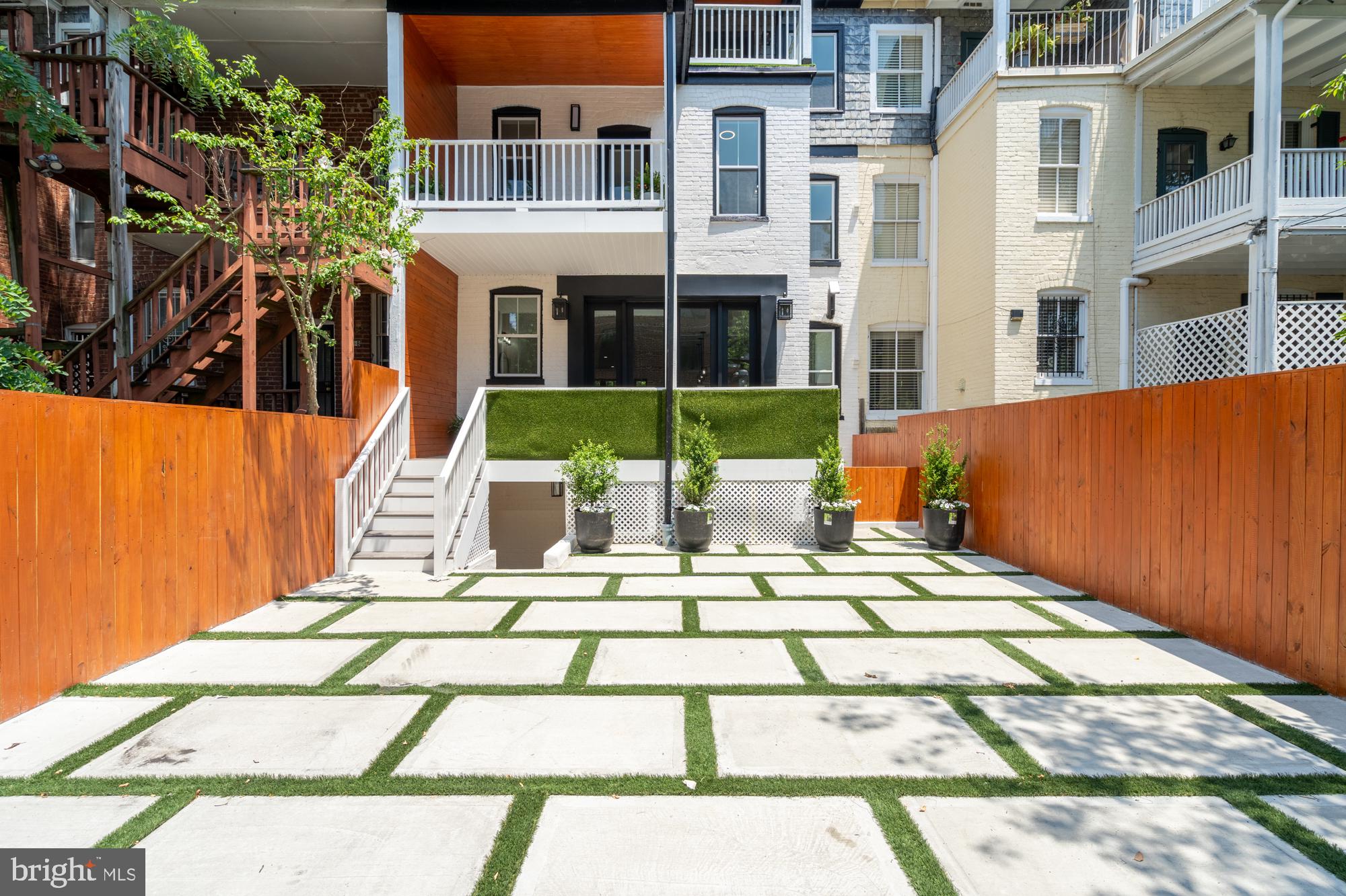 WOODLEY PARK - Residential