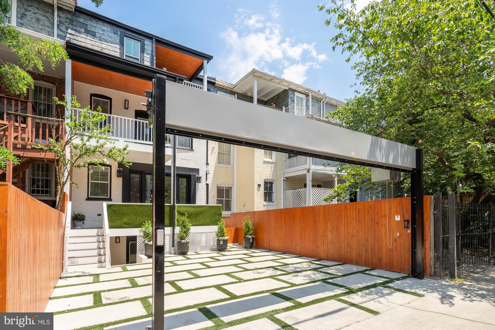 WOODLEY PARK - Residential