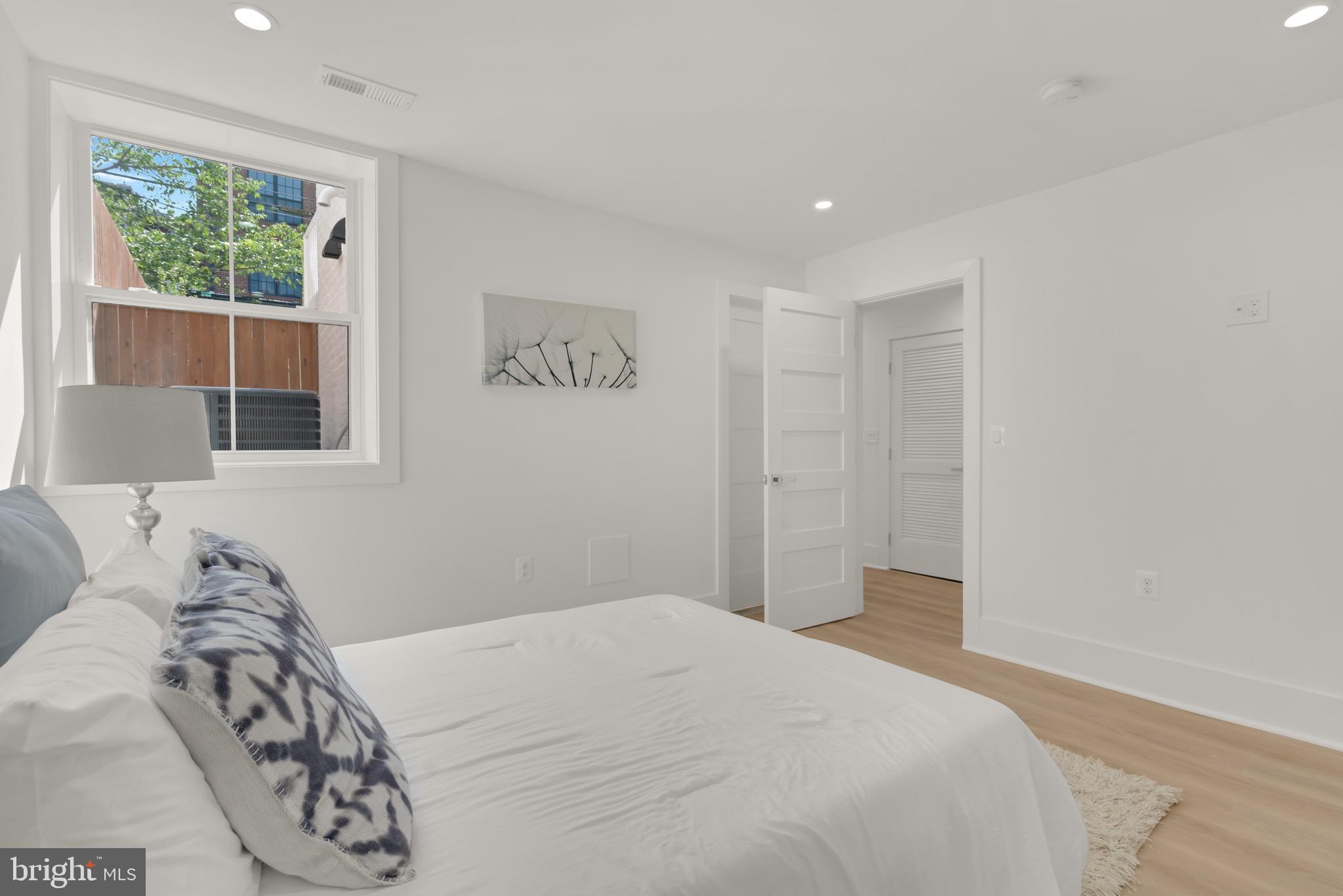 WOODLEY PARK - Residential