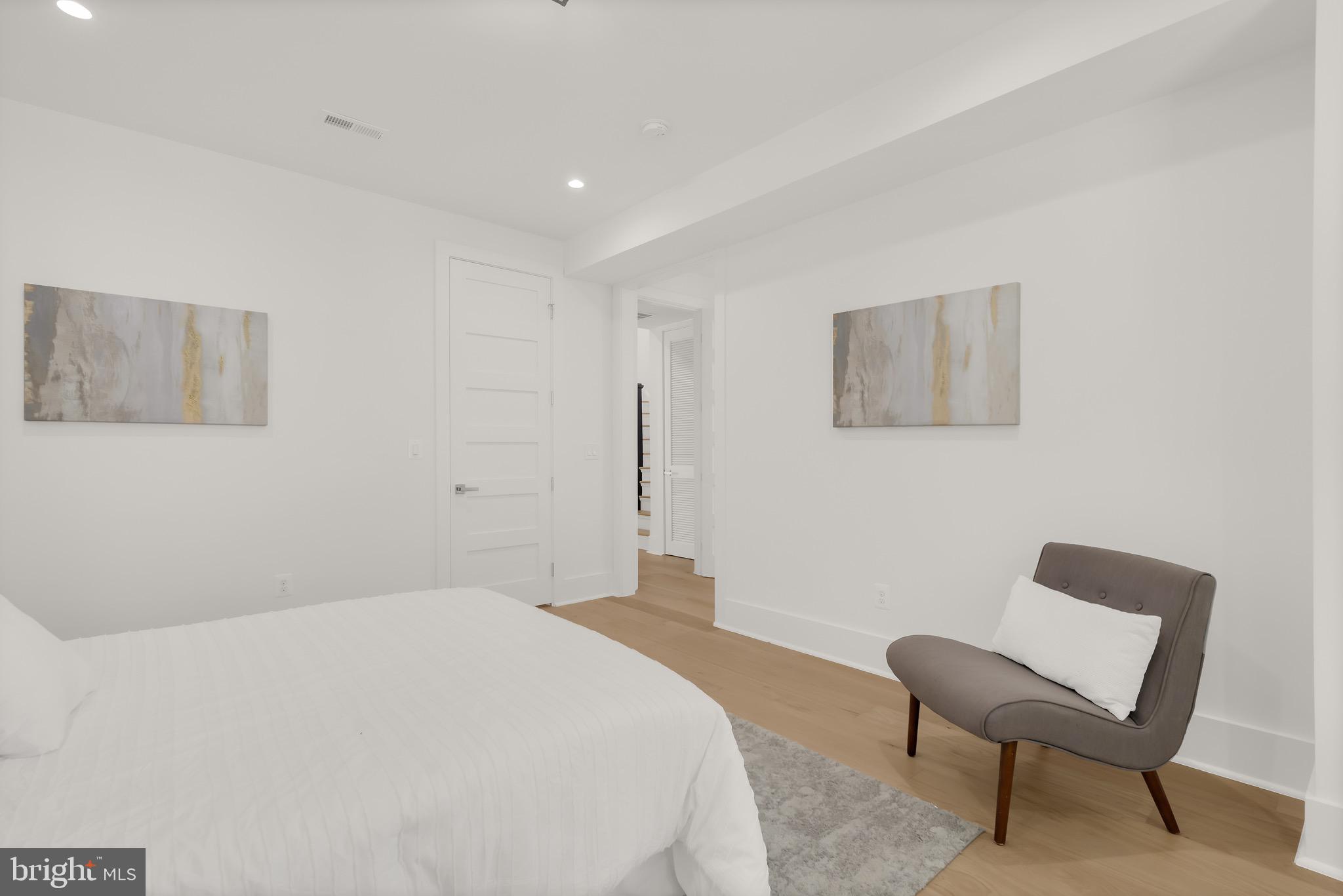 WOODLEY PARK - Residential