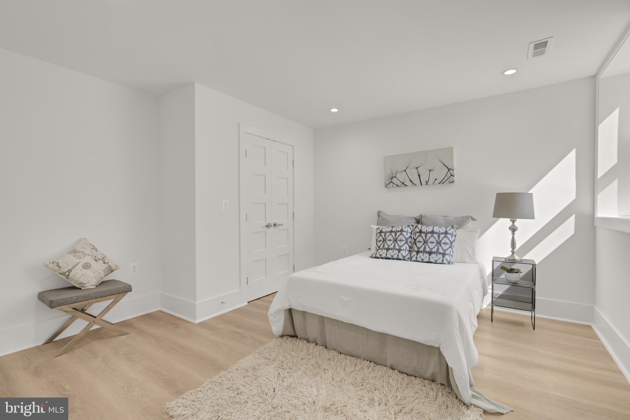 WOODLEY PARK - Residential