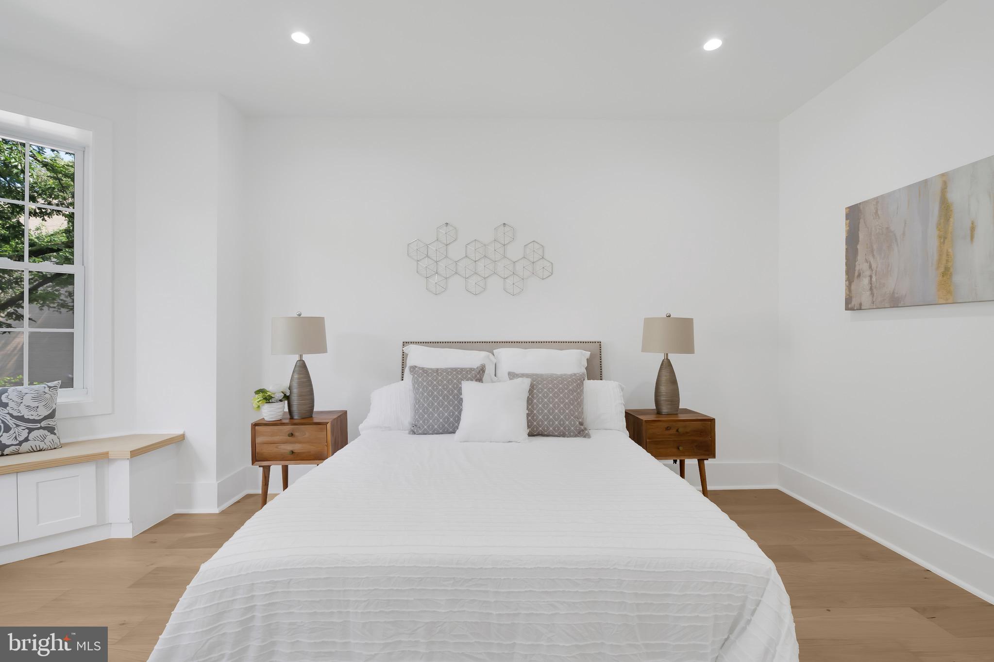 WOODLEY PARK - Residential