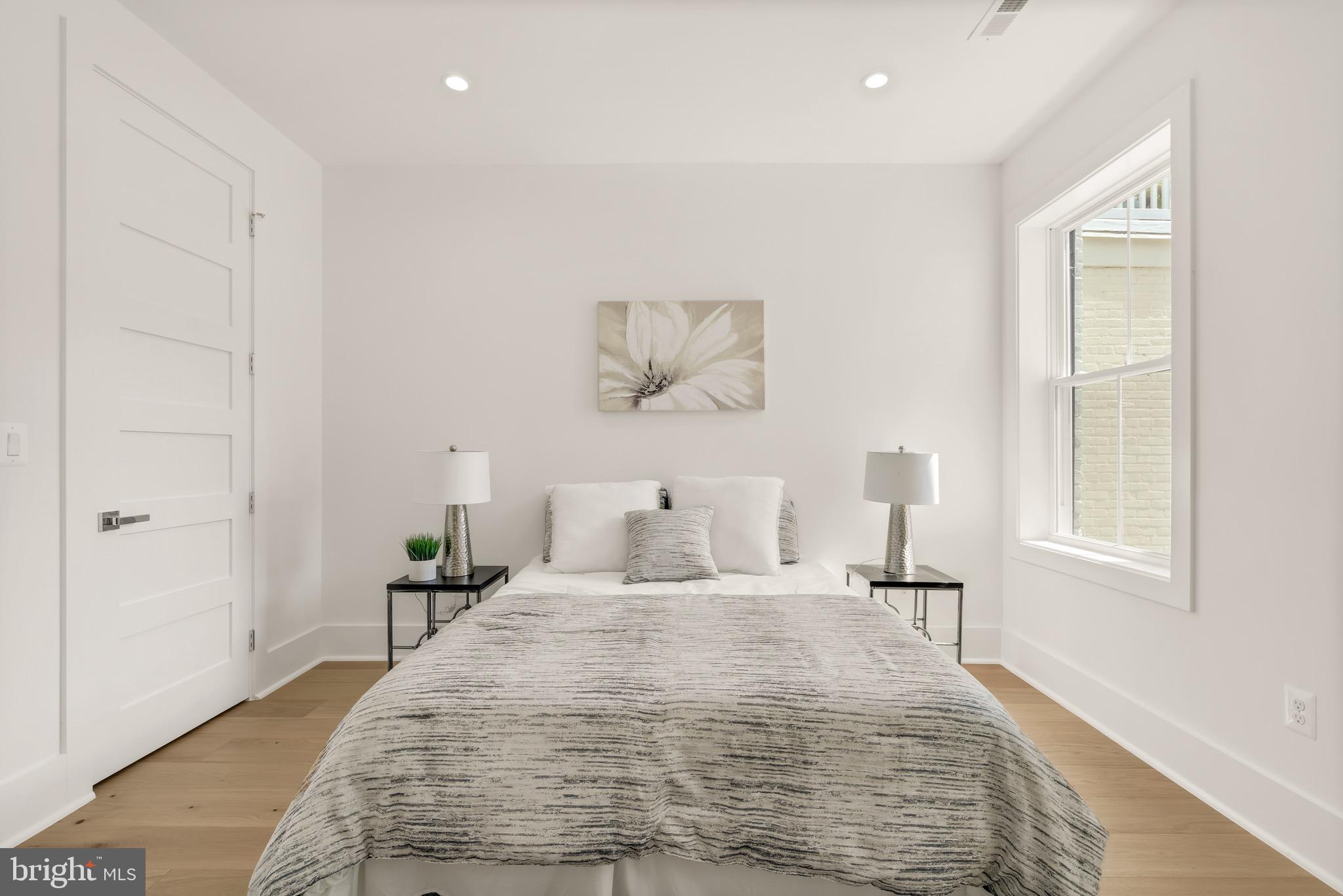WOODLEY PARK - Residential