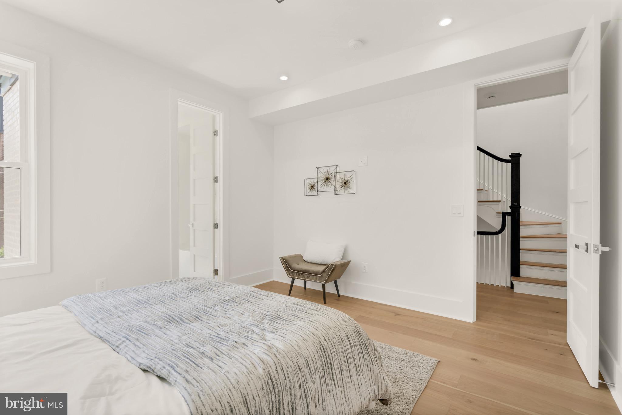 WOODLEY PARK - Residential