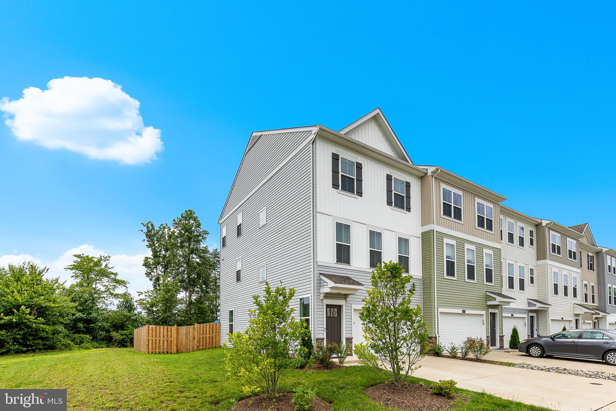 401 SNOWBERRY LANE