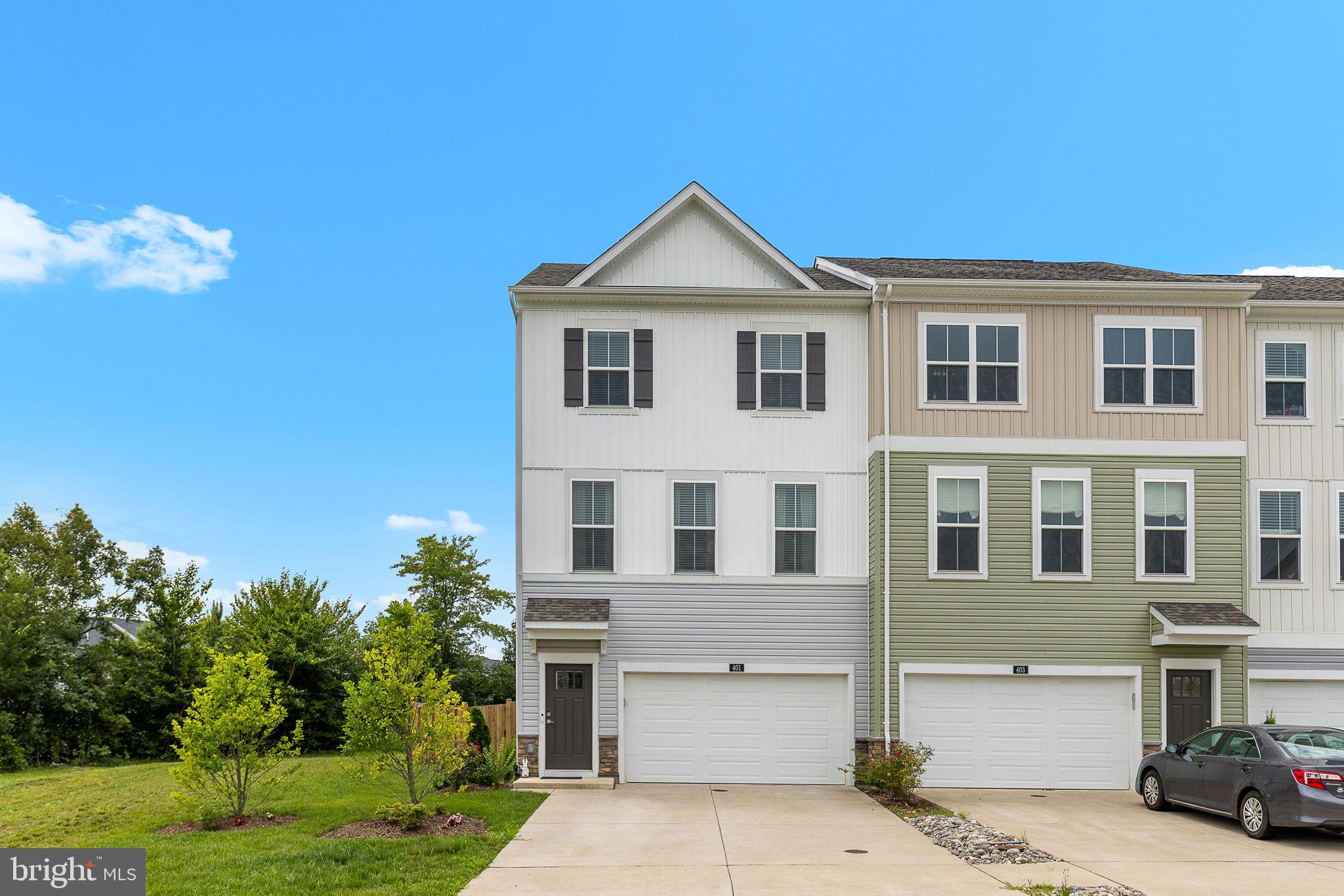 401 SNOWBERRY LANE