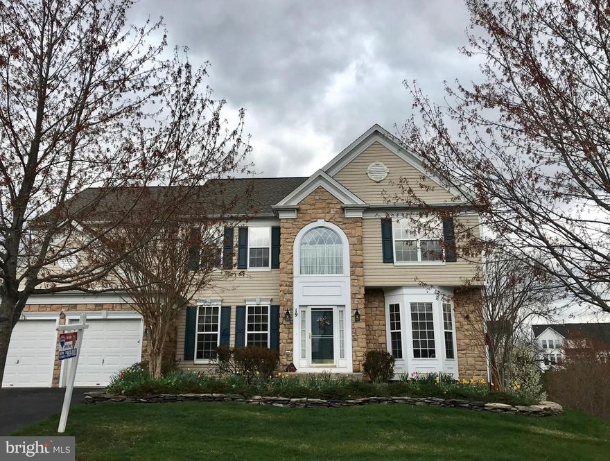 Immaculate 5BR/4.5bath Colonial. 2 story FR w/Gas FP, Large kitchen w/corian,breakfast bar,tile,island, breakfast room & sep. DR. Formal LR. Upper level has 4bed/3bath w/princess suite & Master Suite w/soaking tub,sep. shower & walk in closet. LL finished basement w/rec & family area, full bath, & bedroom perfect for guests! Rear yard is fenced with 2 patio areas & large deck. Close to MARC train!