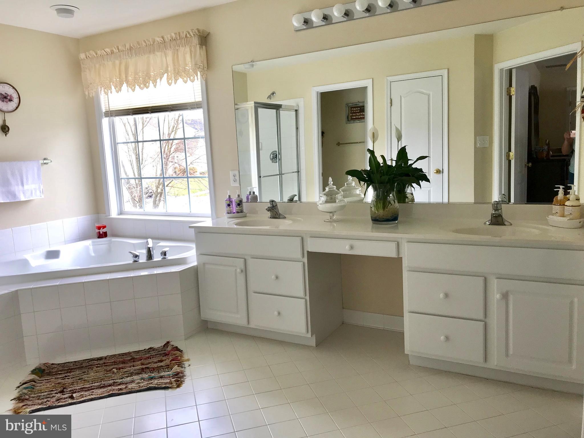 GALYN MANOR - Residential