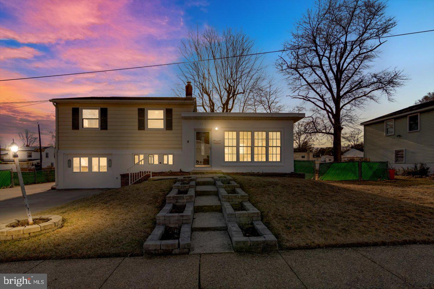 17 GLOUCESTER AVENUE