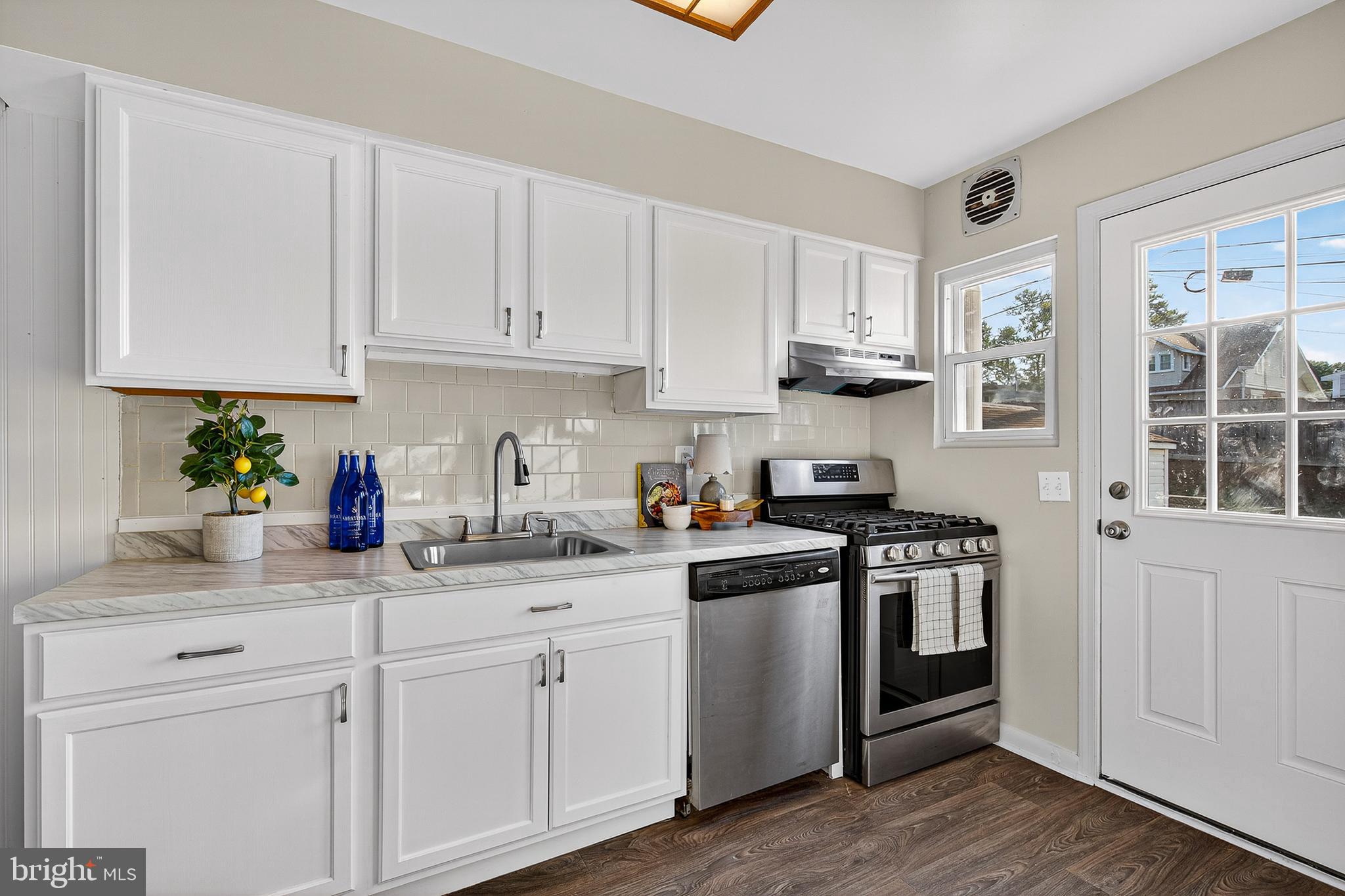 GUILFORD MANOR - Residential