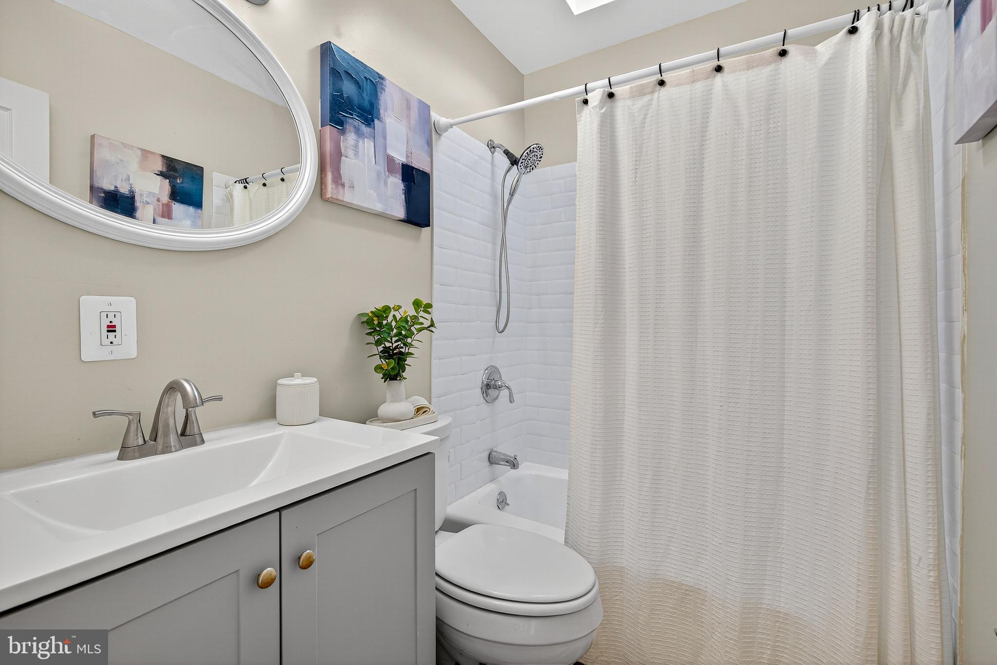 GUILFORD MANOR - Residential