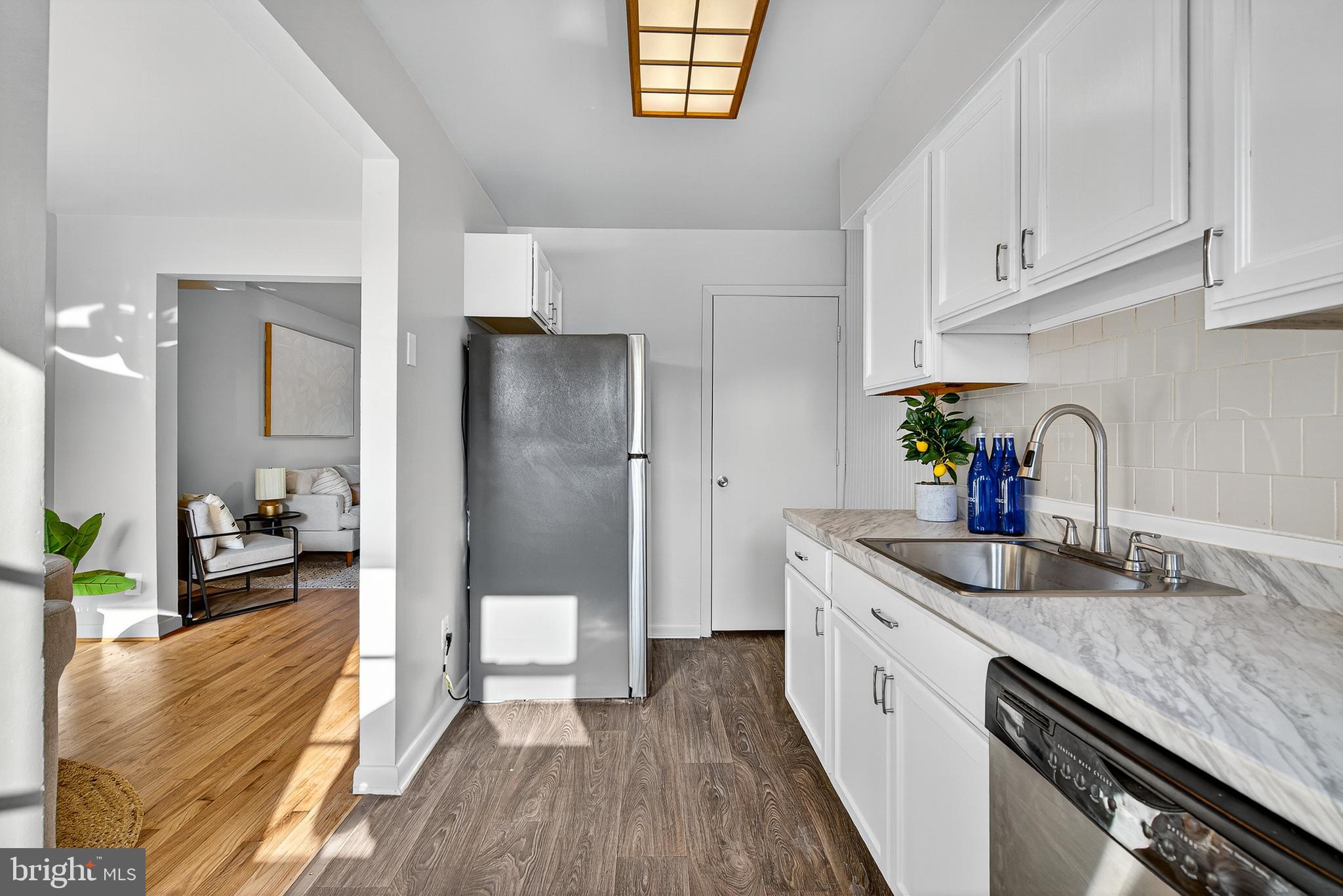 GUILFORD MANOR - Residential