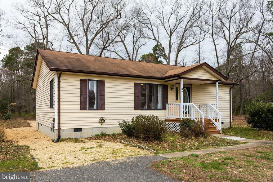 Owner's just remodeled , cute as a button sits on the Pond with a floating dock , wildlife , turtles & fish ...you can purchaser this home one of two ways . The Owner is offering to sell on 1 lot .25ac with house only OR 2 lots .50ac with Garage at 175K also has a shed on this lot . Community Water Base Features lakes,boat ramp , fishing , swimming, just 1/2 to Potomac/Mattox Creek , membership pd