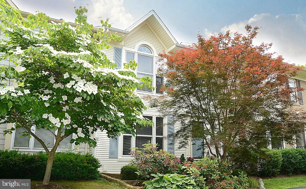 Welcome to this beautifully maintained 3-bedroom, 3.5-bath townhome in the highly desirable Centreville community. Boasting over 1,850 sq. ft. of living space, this bright and spacious home features hardwood floors, granite countertops, stainless steel appliances, and a sun-filled kitchen with skylights.
Enjoy a stunning two-story foyer and an expansive living room with a fireplace, ideal for cozy nights or entertaining. Step out onto the oversized deck for relaxing sunsets or BBQ gatherings, overlooking lush green views.
Upstairs, the primary suite impresses with cathedral ceilings, dual closets, and a luxurious soaking tub. Two additional large bedrooms offer plenty of natural light and great yard views. The expansive walkout basement includes a laundry room with storage, and flexible space perfect for a home office, gym, or entertainment area.
Additional highlights: updated systems (HVAC, water heater, copper piping), two assigned parking spaces, ample guest parking, and access to top-tier community amenities—pools, tennis courts, tot-lots, and trails. Conveniently located near major routes (28, 50, 66), schools, shopping, and dining.
Move-in ready with over $30K in updates—schedule your tour today!
Rental Requirements ;
Minimum Credit Score 700
Gross Income 3x
No Negative Rental History
No Eviction History