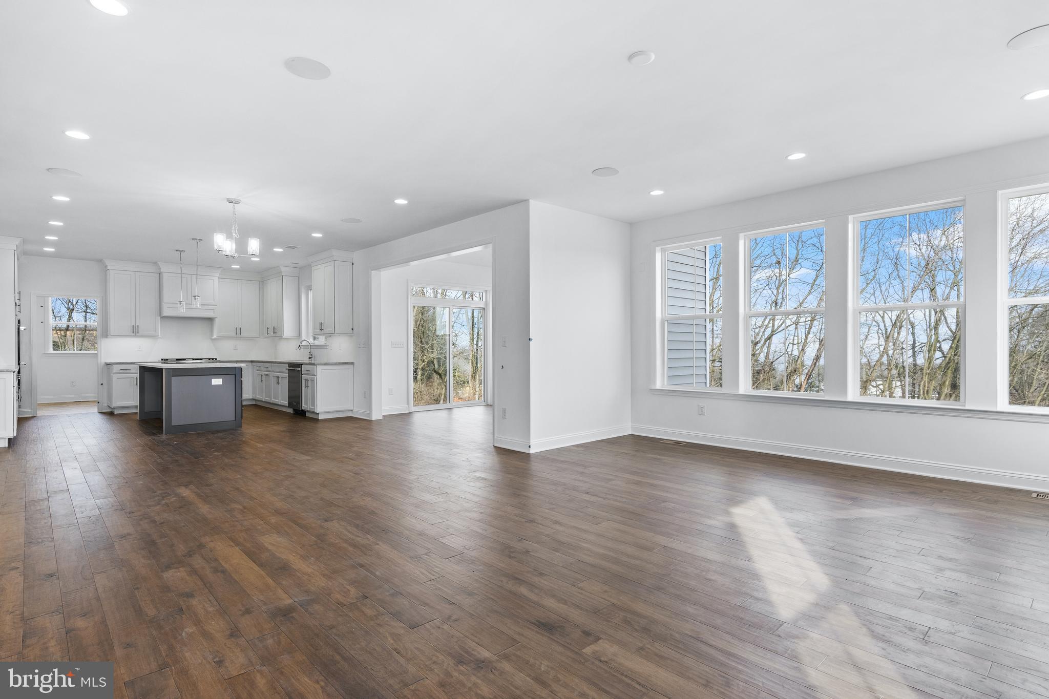 139 LEXINGTON MANOR