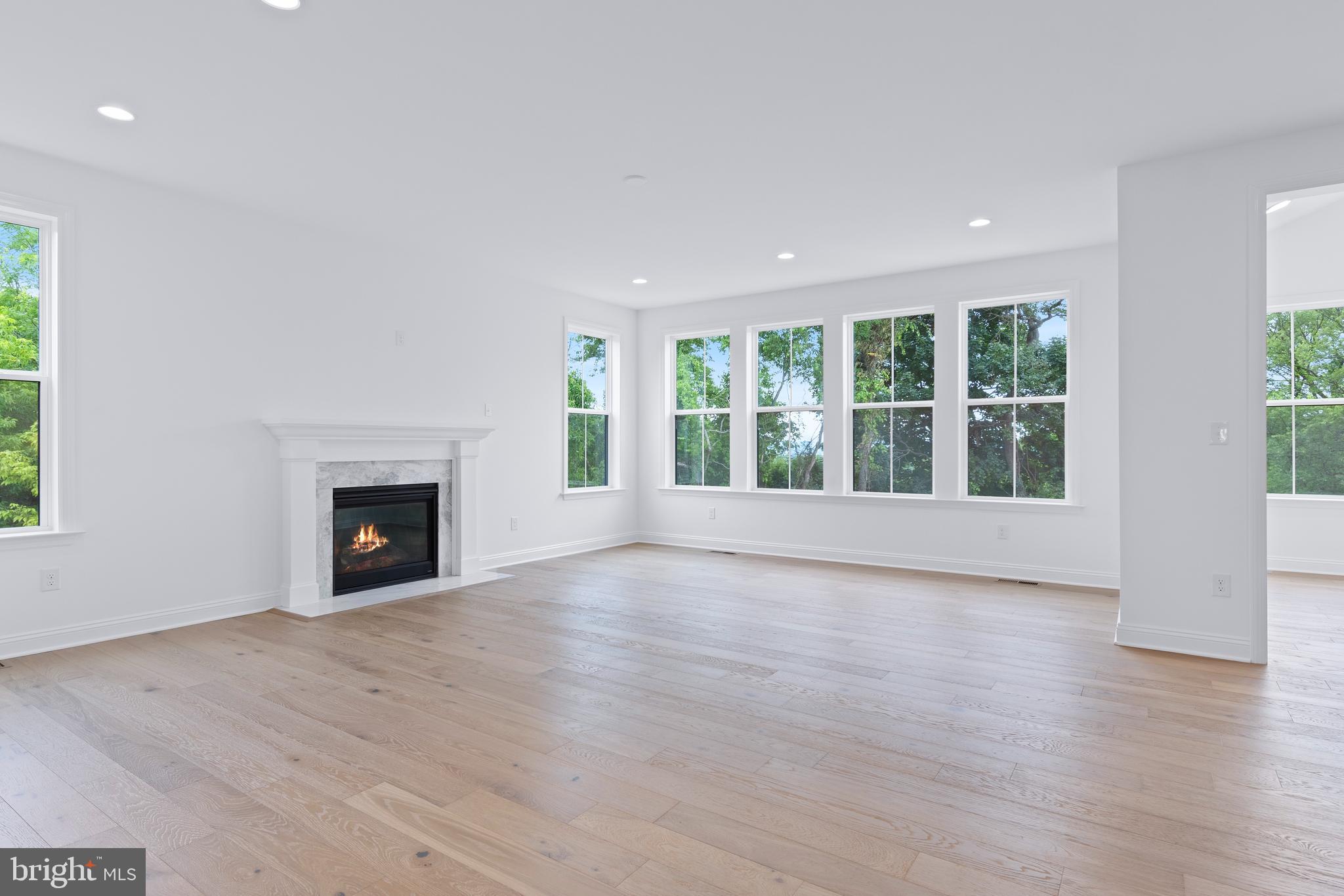 139 LEXINGTON MANOR