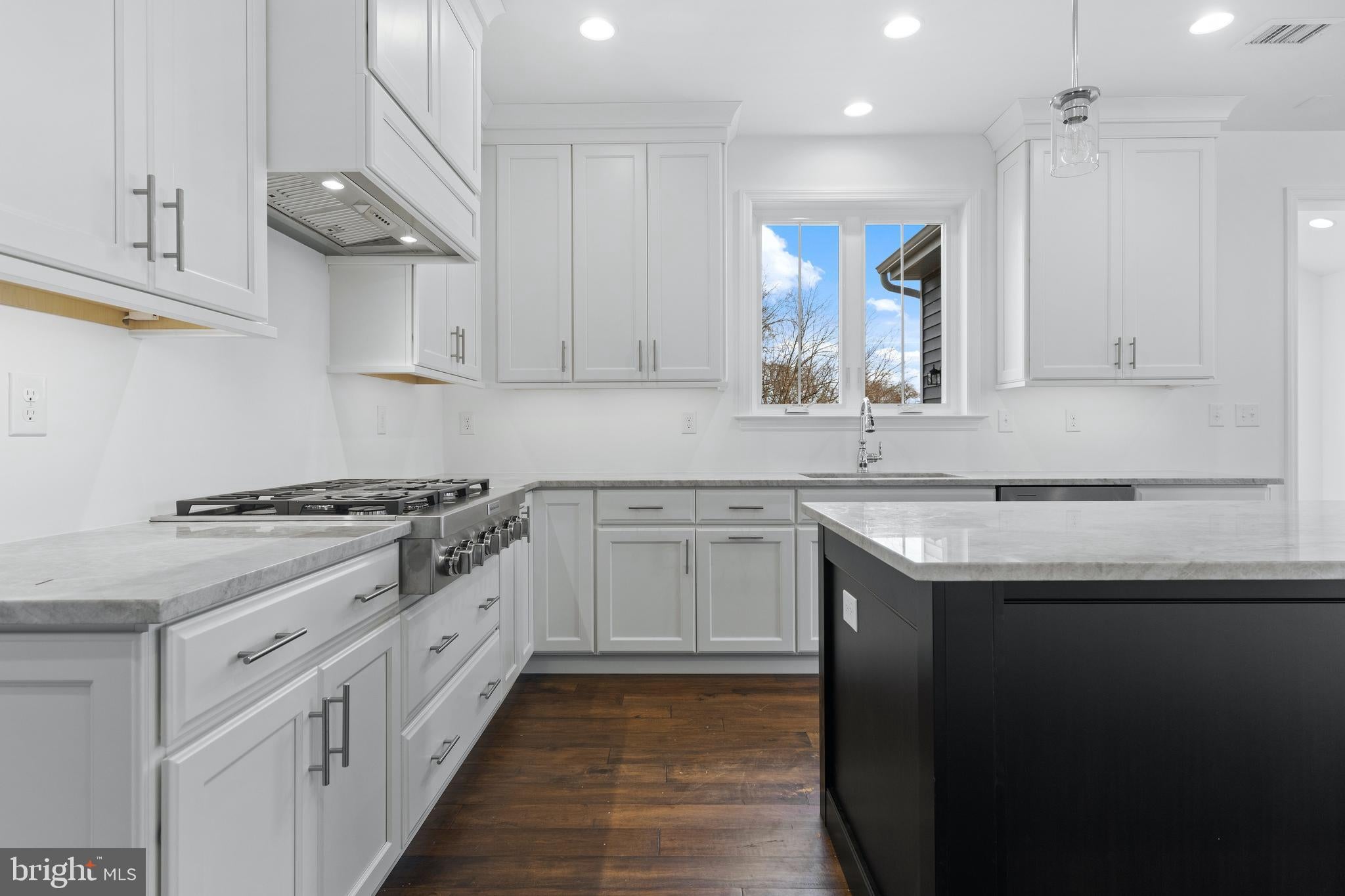 139 LEXINGTON MANOR