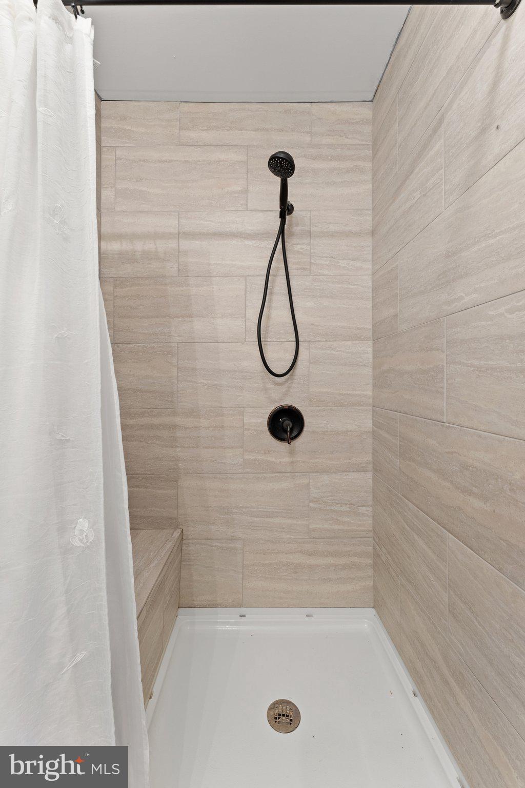 LAKEFRONT - Residential