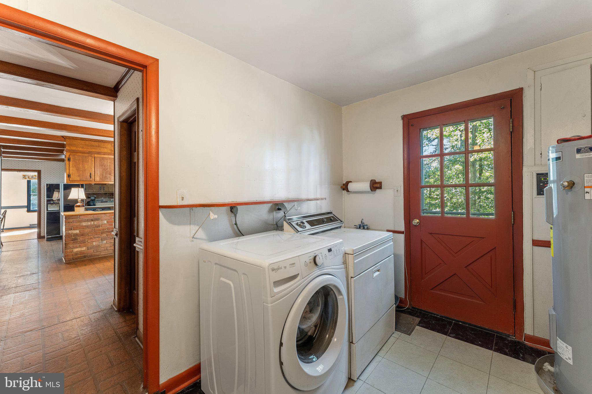 LAKEFRONT - Residential