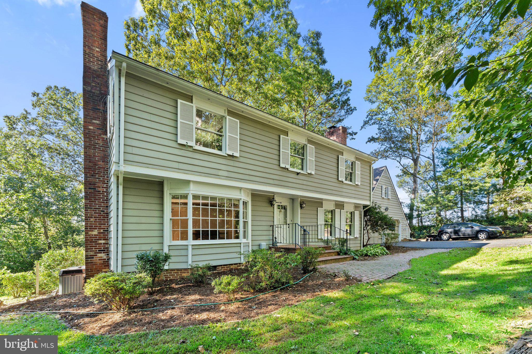 LAKEFRONT - Residential