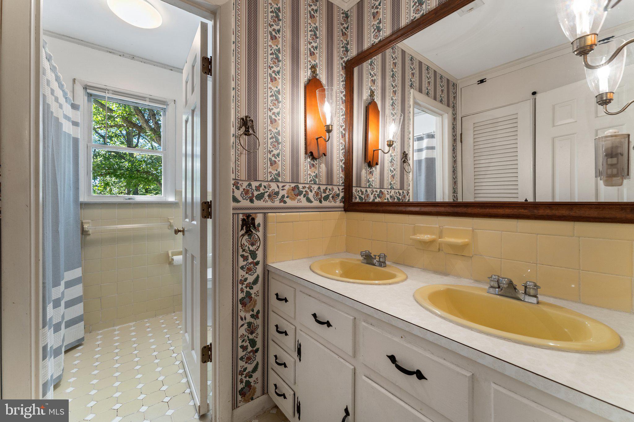 LAKEFRONT - Residential