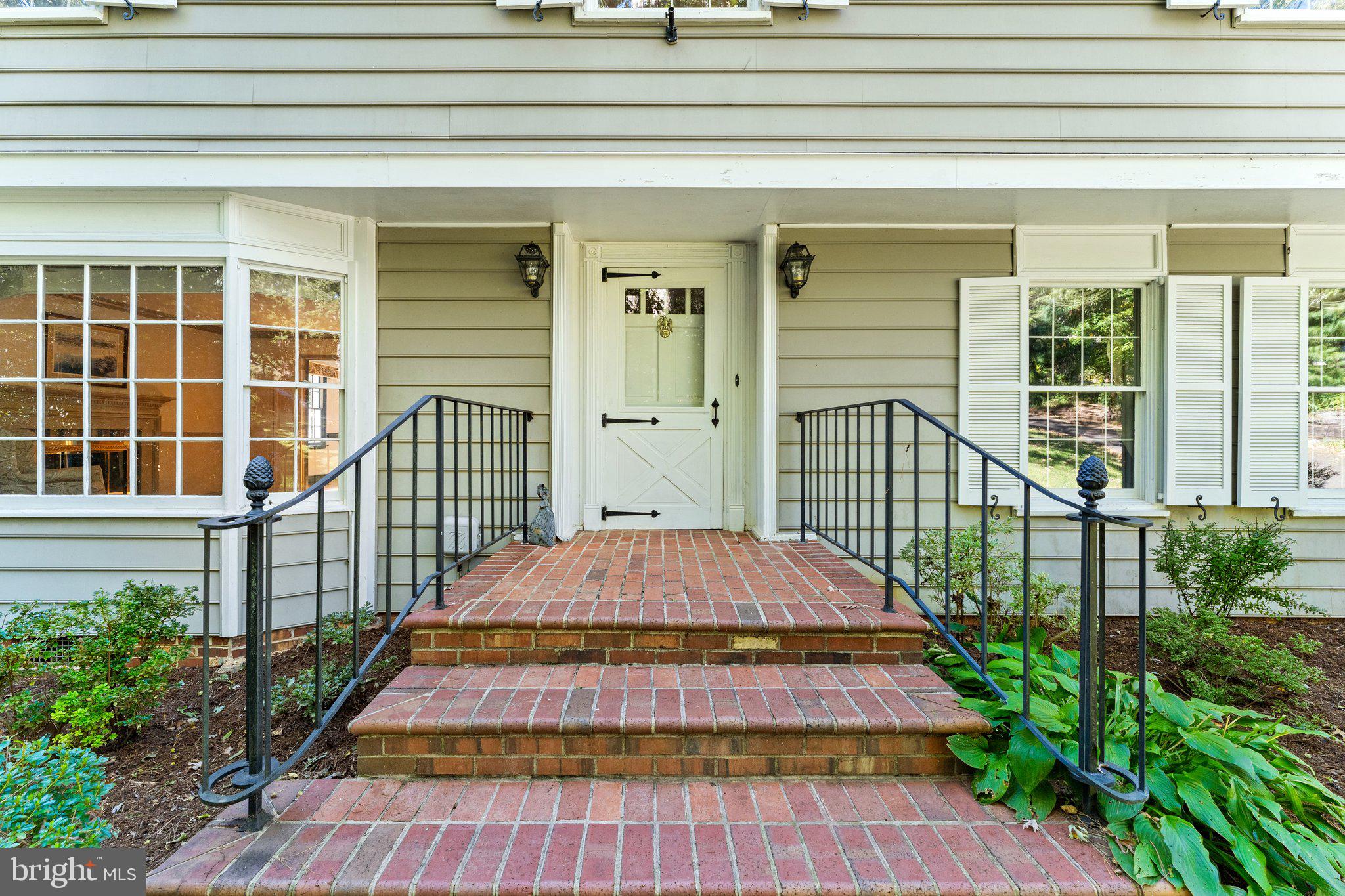 LAKEFRONT - Residential