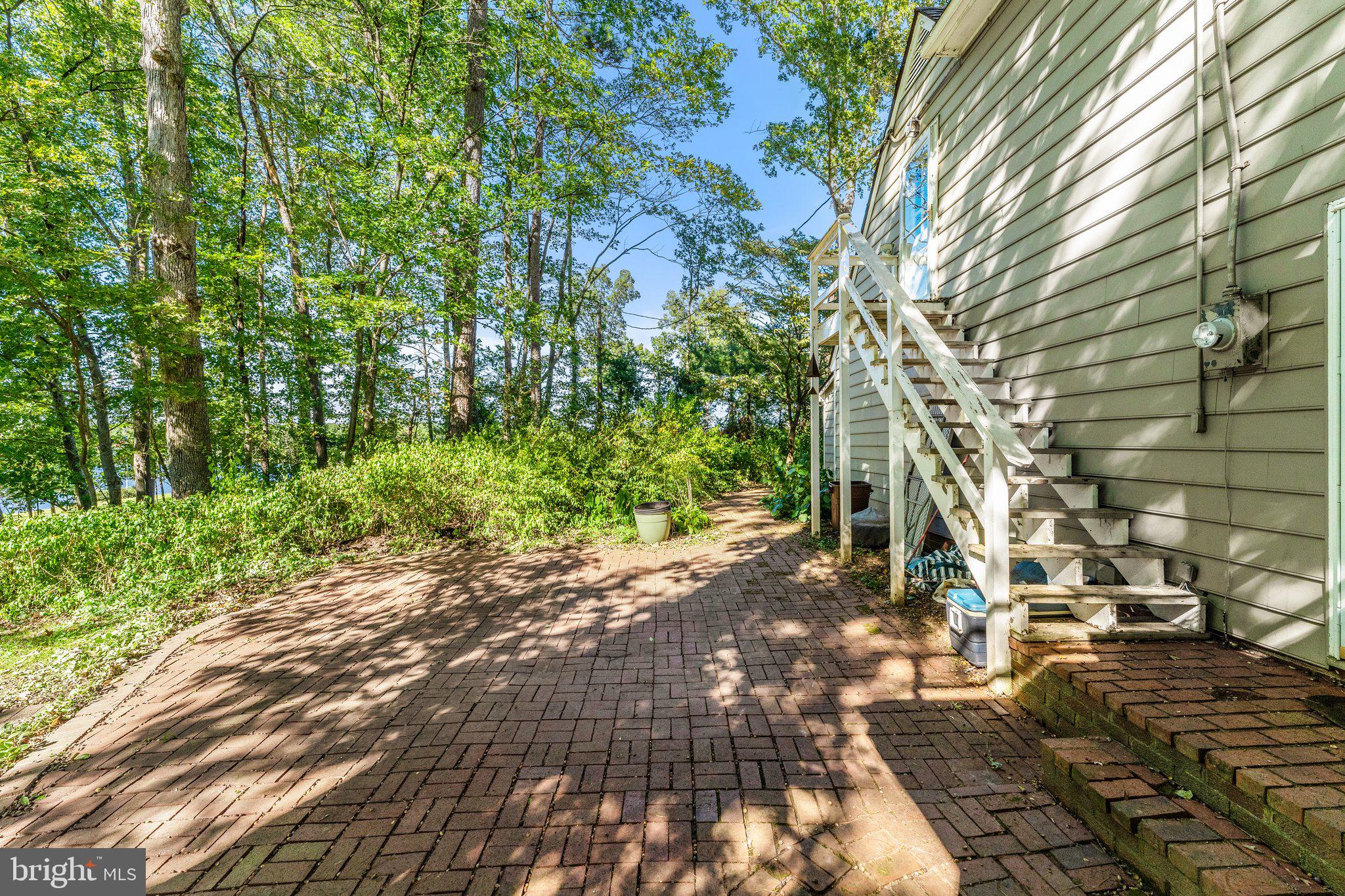 LAKEFRONT - Residential