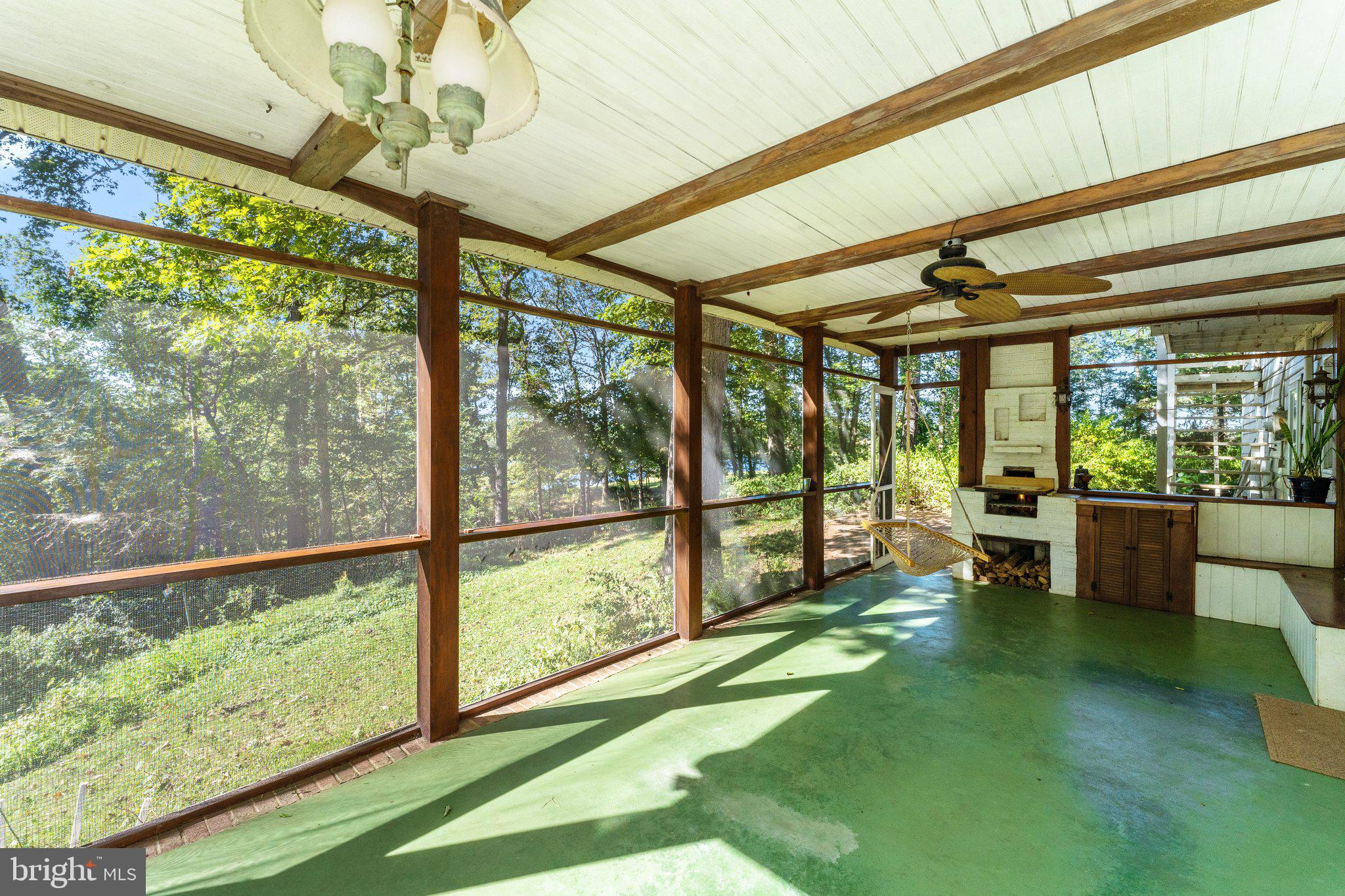 LAKEFRONT - Residential