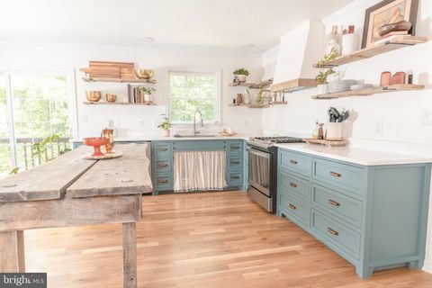 73 VILLAGE GROVE ROAD FREDERICKSBURG VA 22406