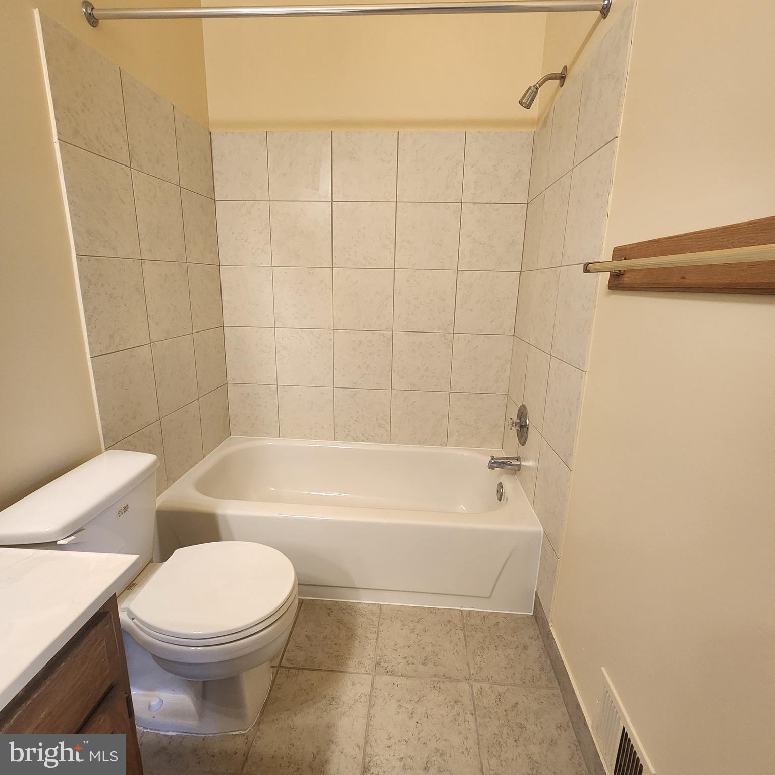 LITTLE ROCKY RUN - Residential Lease