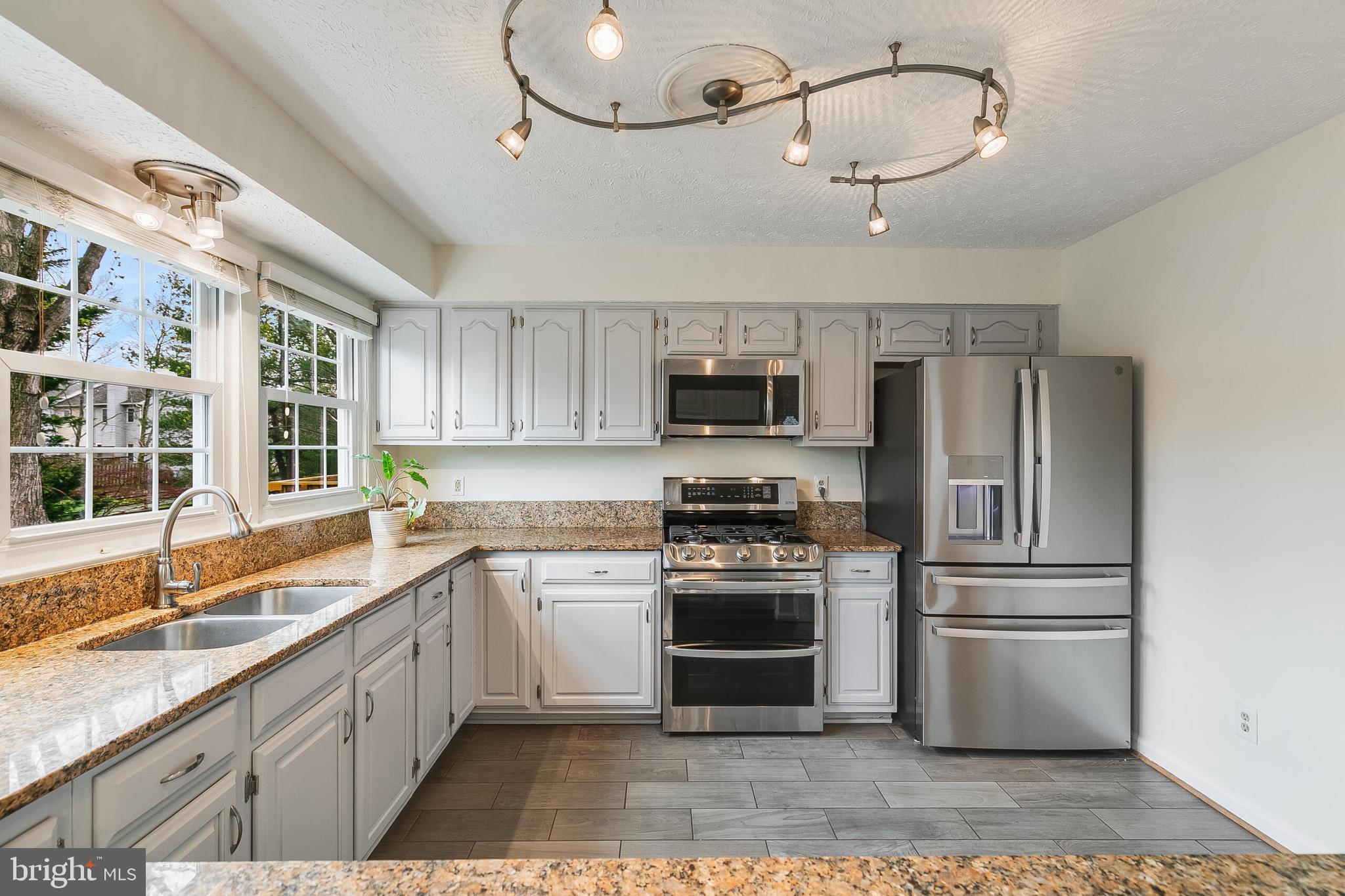 POTOMAC CROSSING - Residential