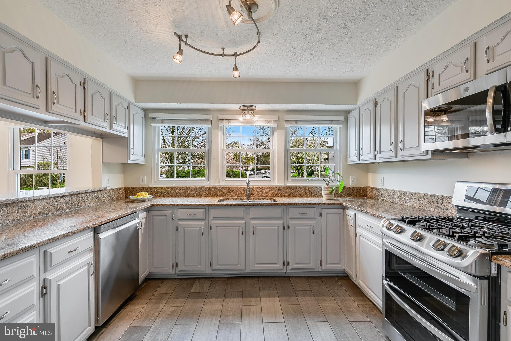 POTOMAC CROSSING - Residential