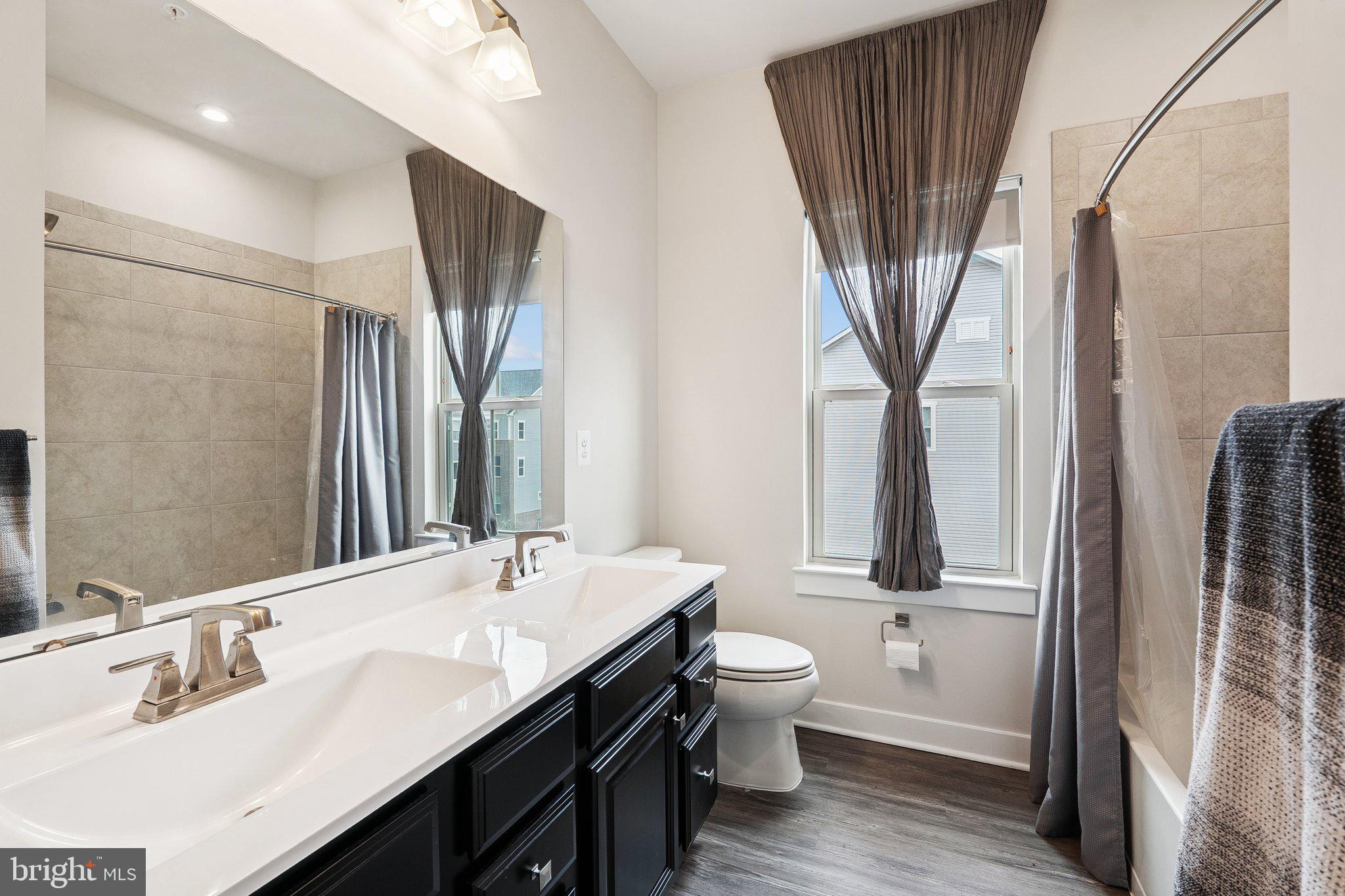 ARCOLA TOWN CENTER CONDO - Residential